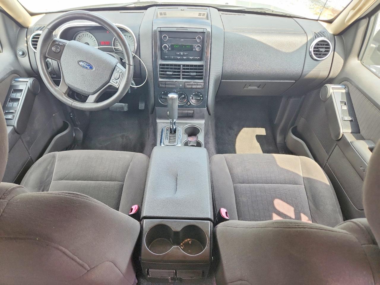 2010 Ford Explorer Xlt Silver vin: 1FMEU6DE3AUB02210