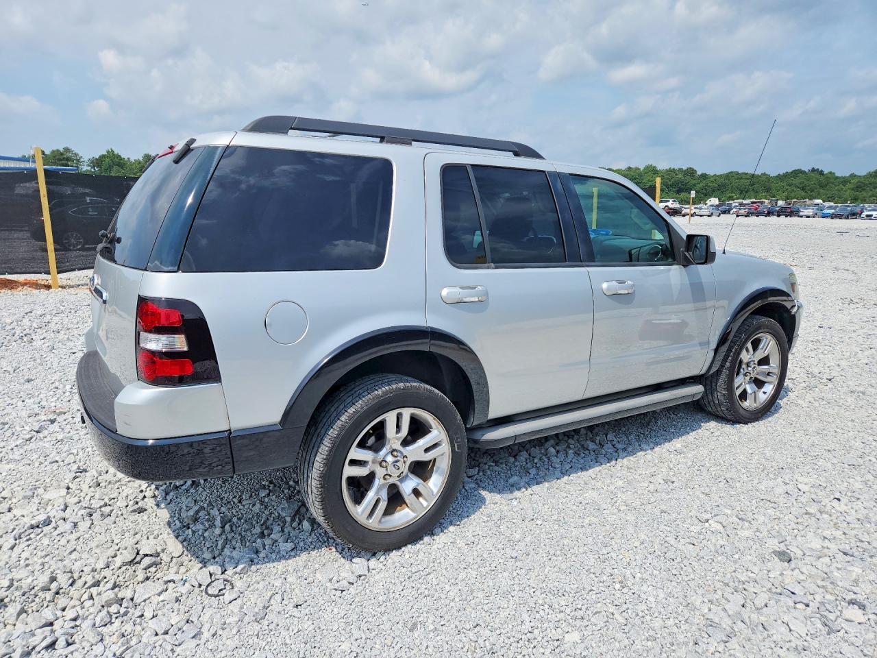 2010 Ford Explorer Xlt Silver vin: 1FMEU6DE3AUB02210
