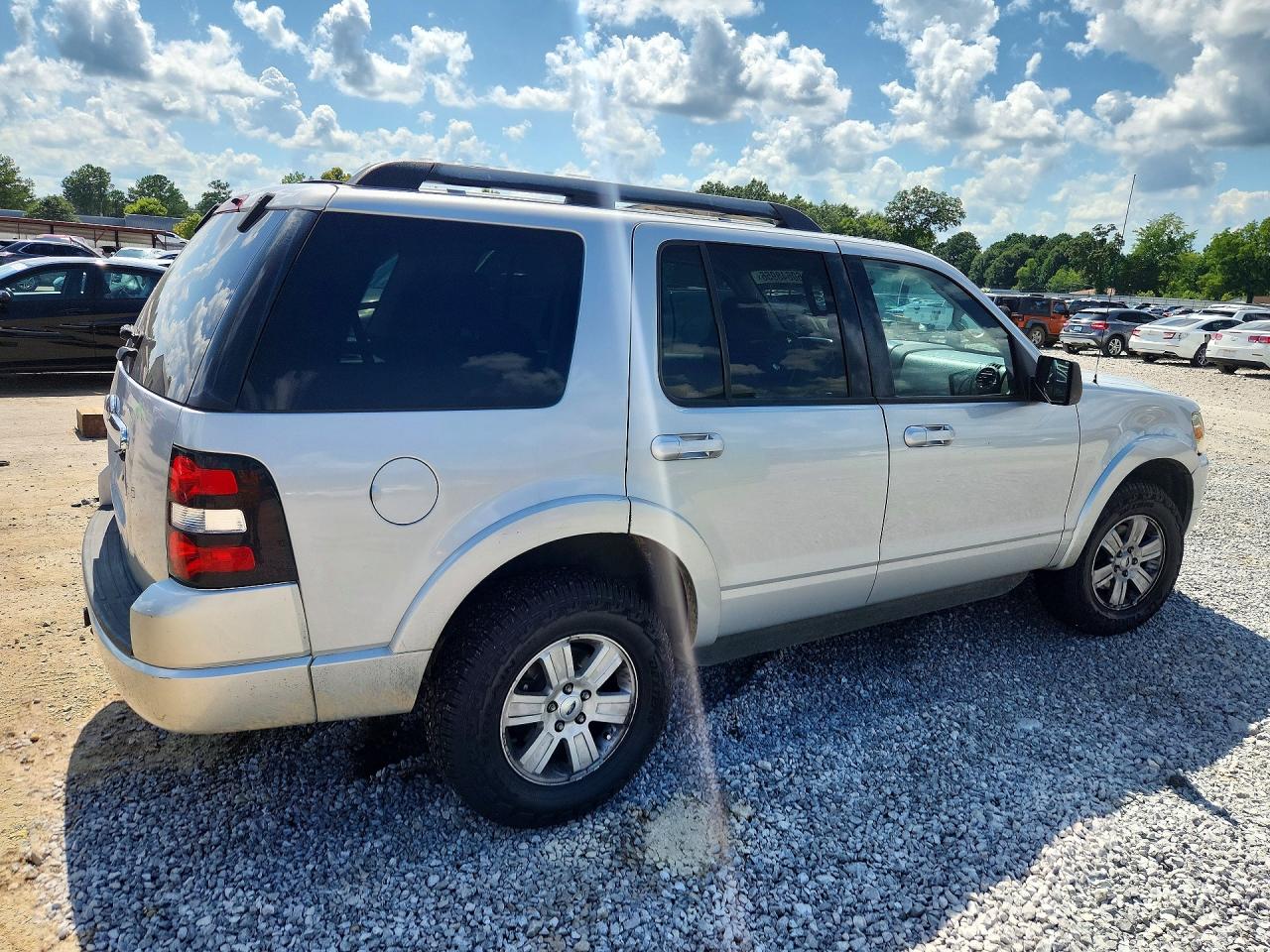 2010 Ford Explorer Xlt Silver vin: 1FMEU6DE7AUA14776