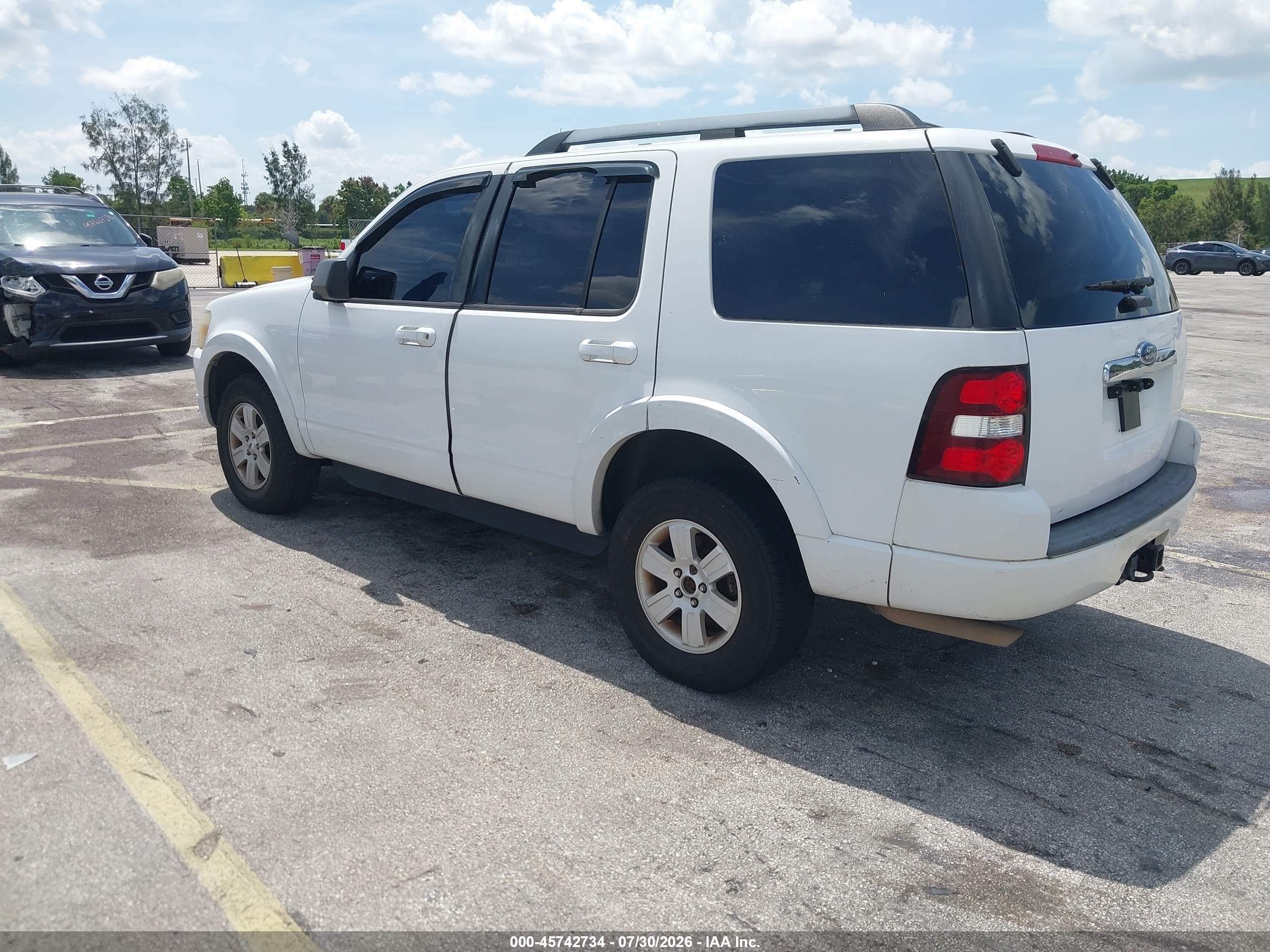 2010 Ford Explorer Xlt White vin: 1FMEU6DEXAUA08616