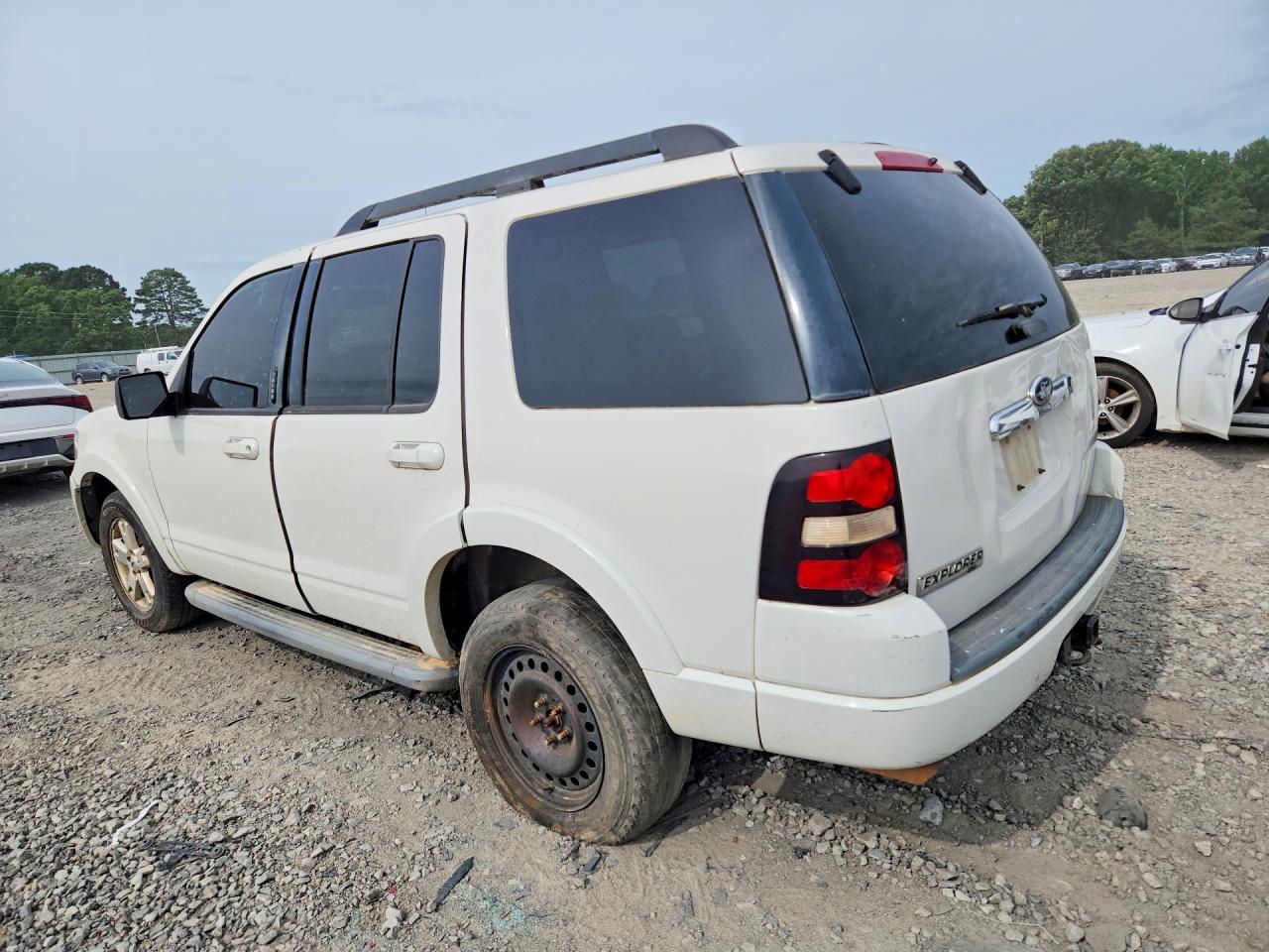 2010 Ford Explorer Xlt White vin: 1FMEU6DEXAUA89584