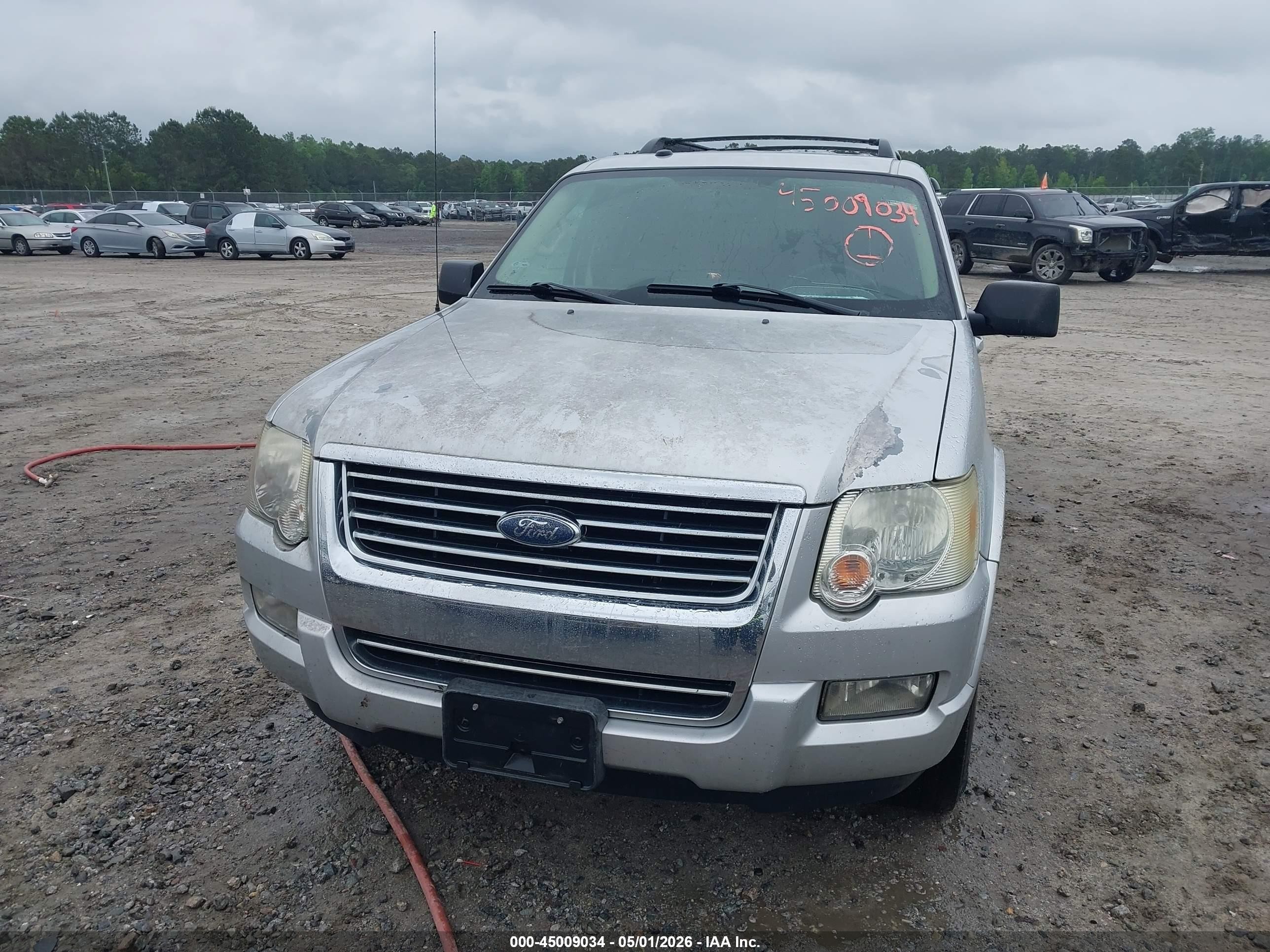 2010 Ford Explorer Xlt Серебряный vin: 1FMEU6DEXAUA94994
