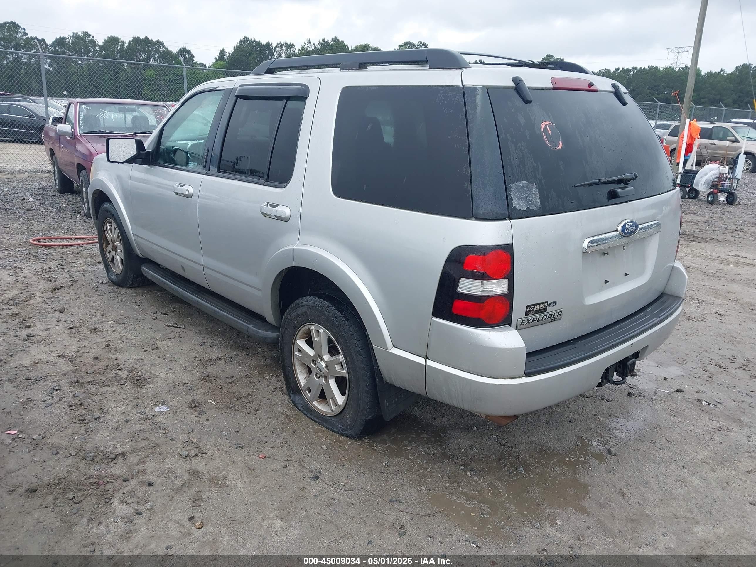 2010 Ford Explorer Xlt Серебряный vin: 1FMEU6DEXAUA94994