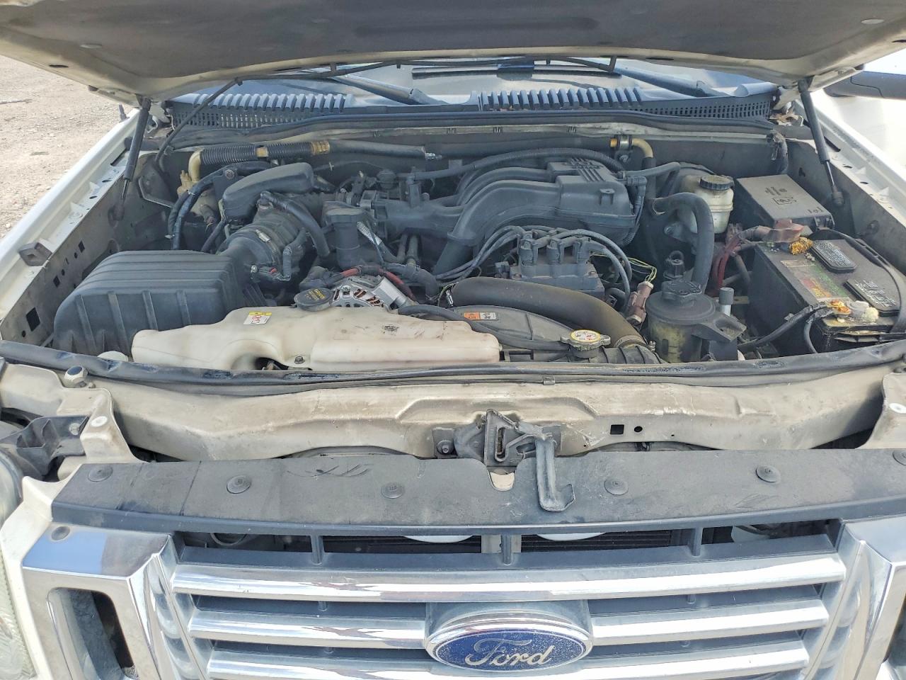 2010 Ford Explorer Eddie Bauer White vin: 1FMEU6EE7AUA90027