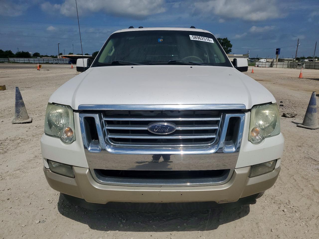 2010 Ford Explorer Eddie Bauer White vin: 1FMEU6EE7AUA90027