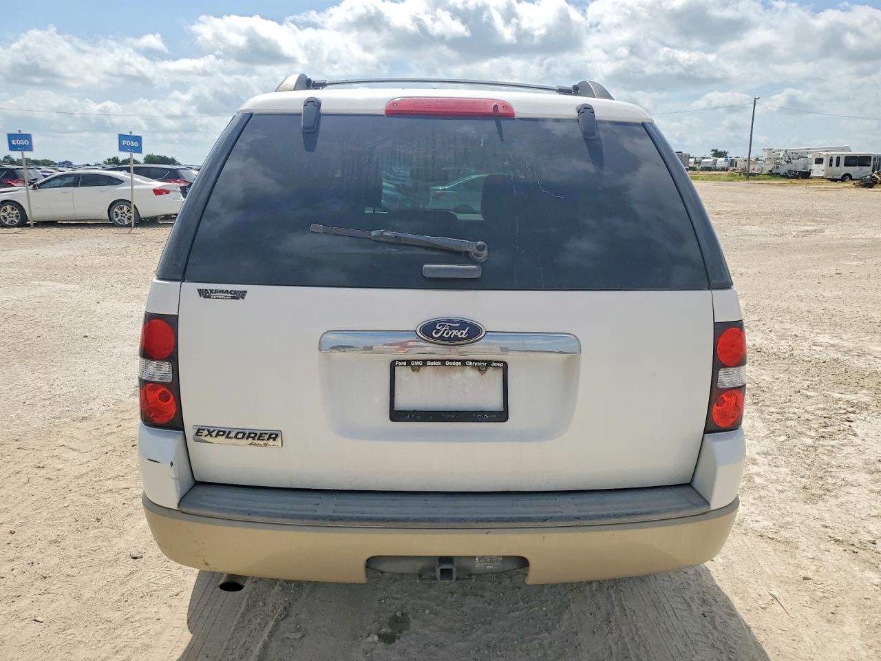 2010 Ford Explorer Eddie Bauer White vin: 1FMEU6EE7AUA90027