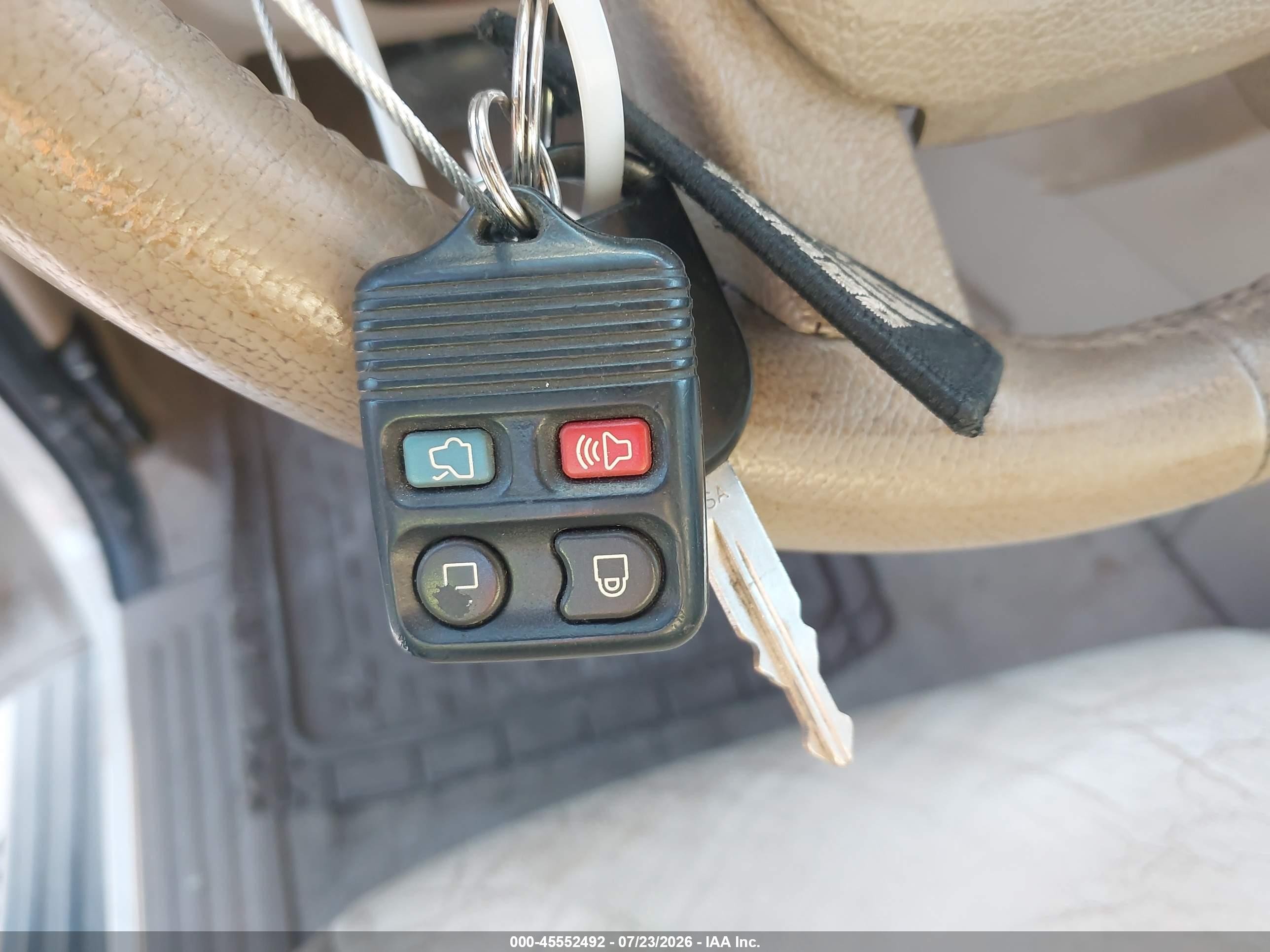 2010 Ford Explorer Eddie Bauer White vin: 1FMEU6EEXAUA87395