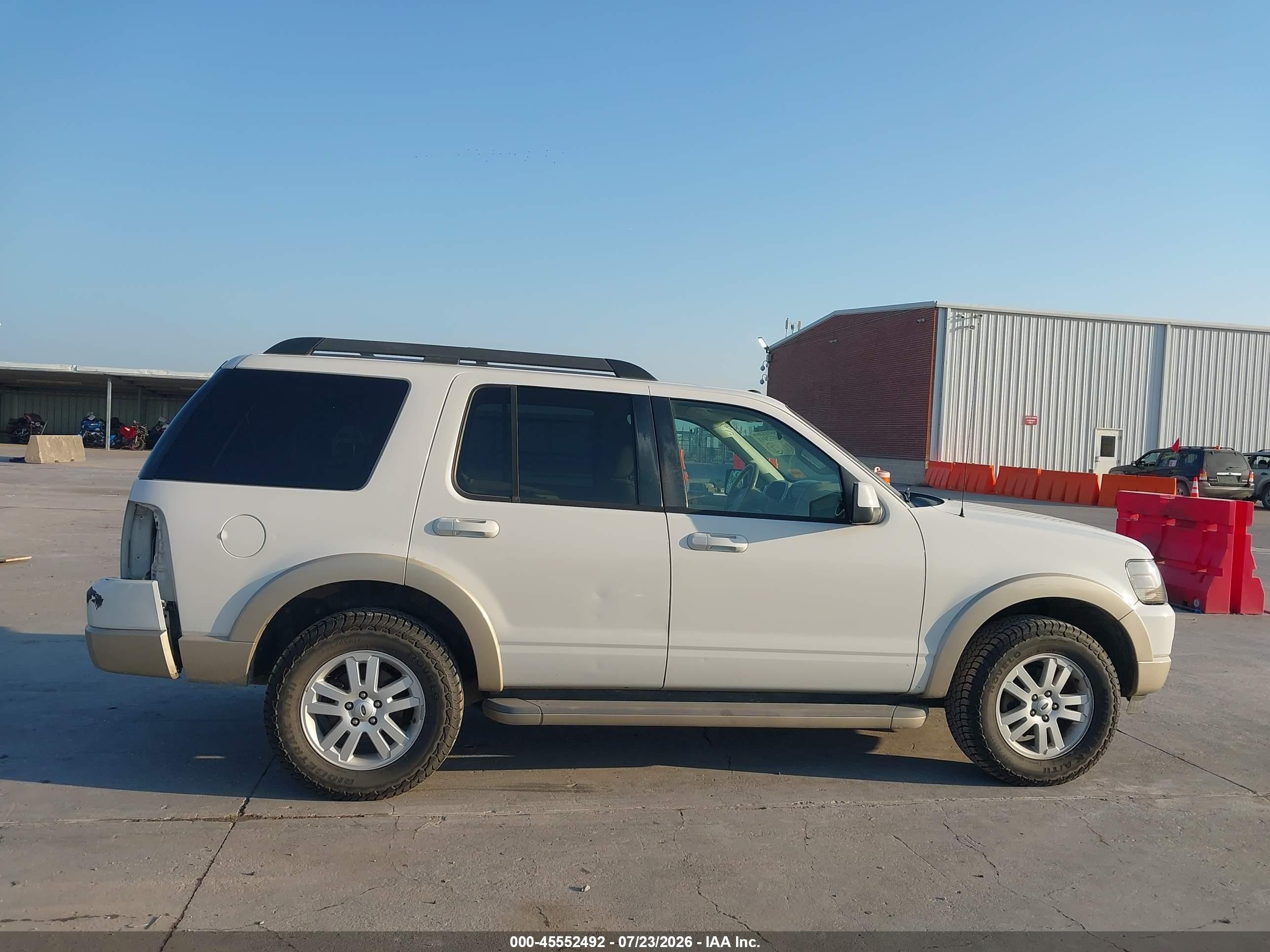 2010 Ford Explorer Eddie Bauer White vin: 1FMEU6EEXAUA87395