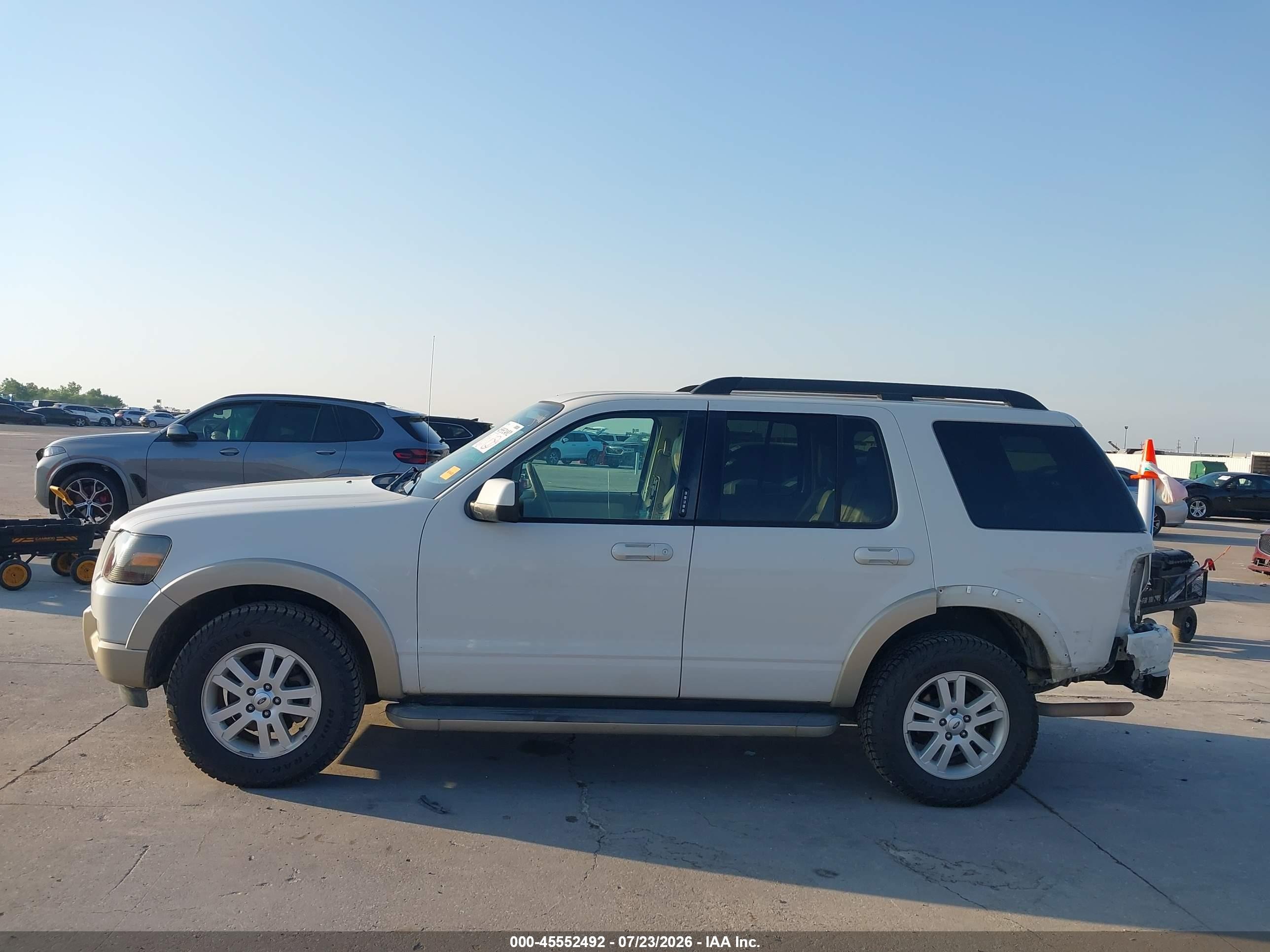 2010 Ford Explorer Eddie Bauer White vin: 1FMEU6EEXAUA87395