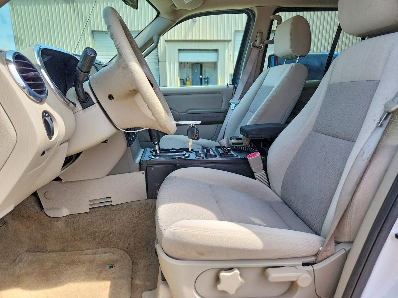 2006 Ford Explorer Xls White vin: 1FMEU72E16UB74636