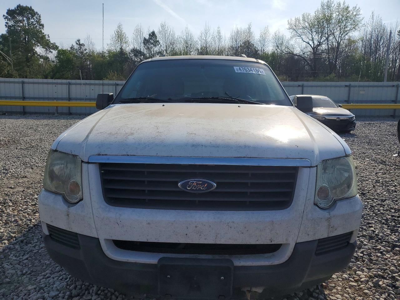 2006 Ford Explorer Xls White vin: 1FMEU72E36UB03048