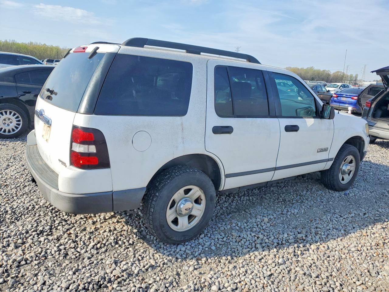 2006 Ford Explorer Xls White vin: 1FMEU72E36UB03048