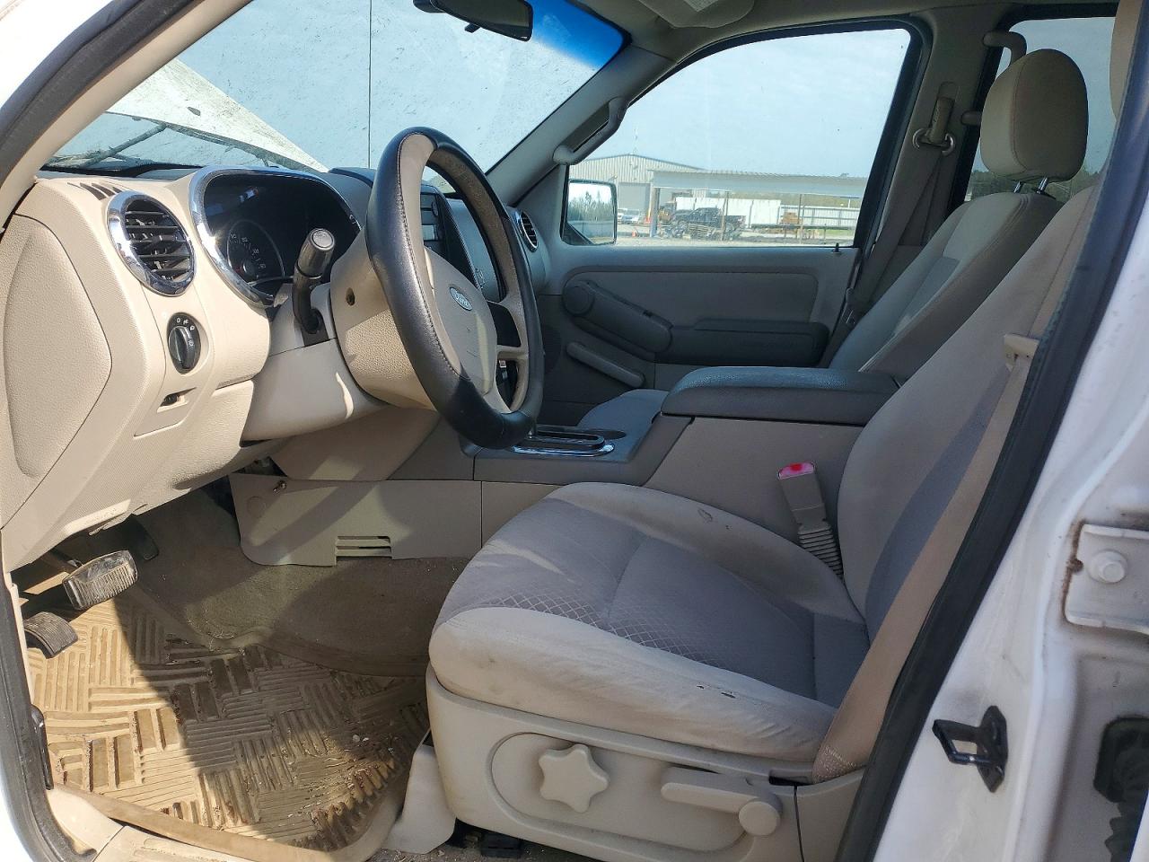 2006 Ford Explorer Xls White vin: 1FMEU72E36UB03048