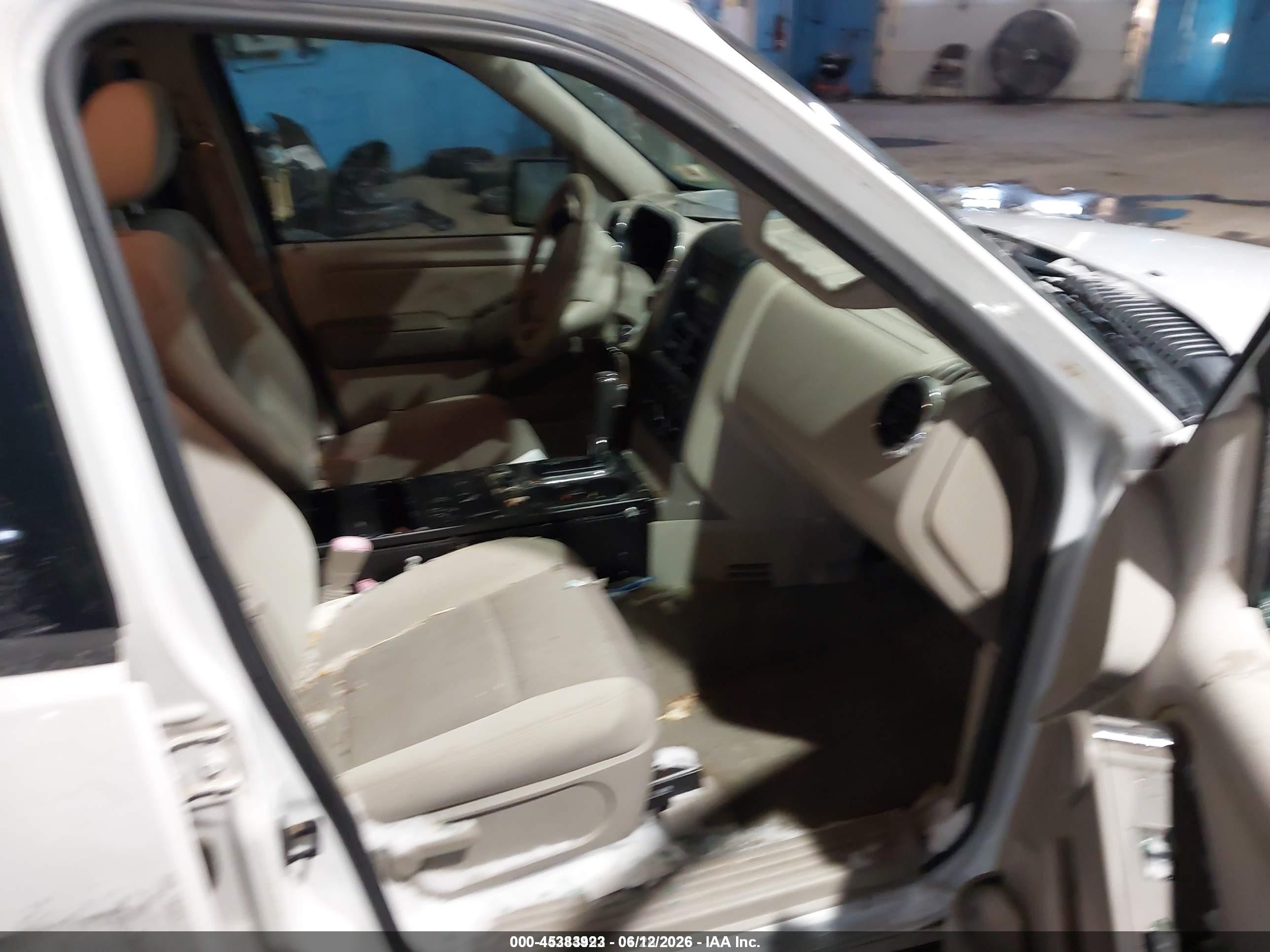 2006 Ford Explorer Xls White vin: 1FMEU72E86UB11369