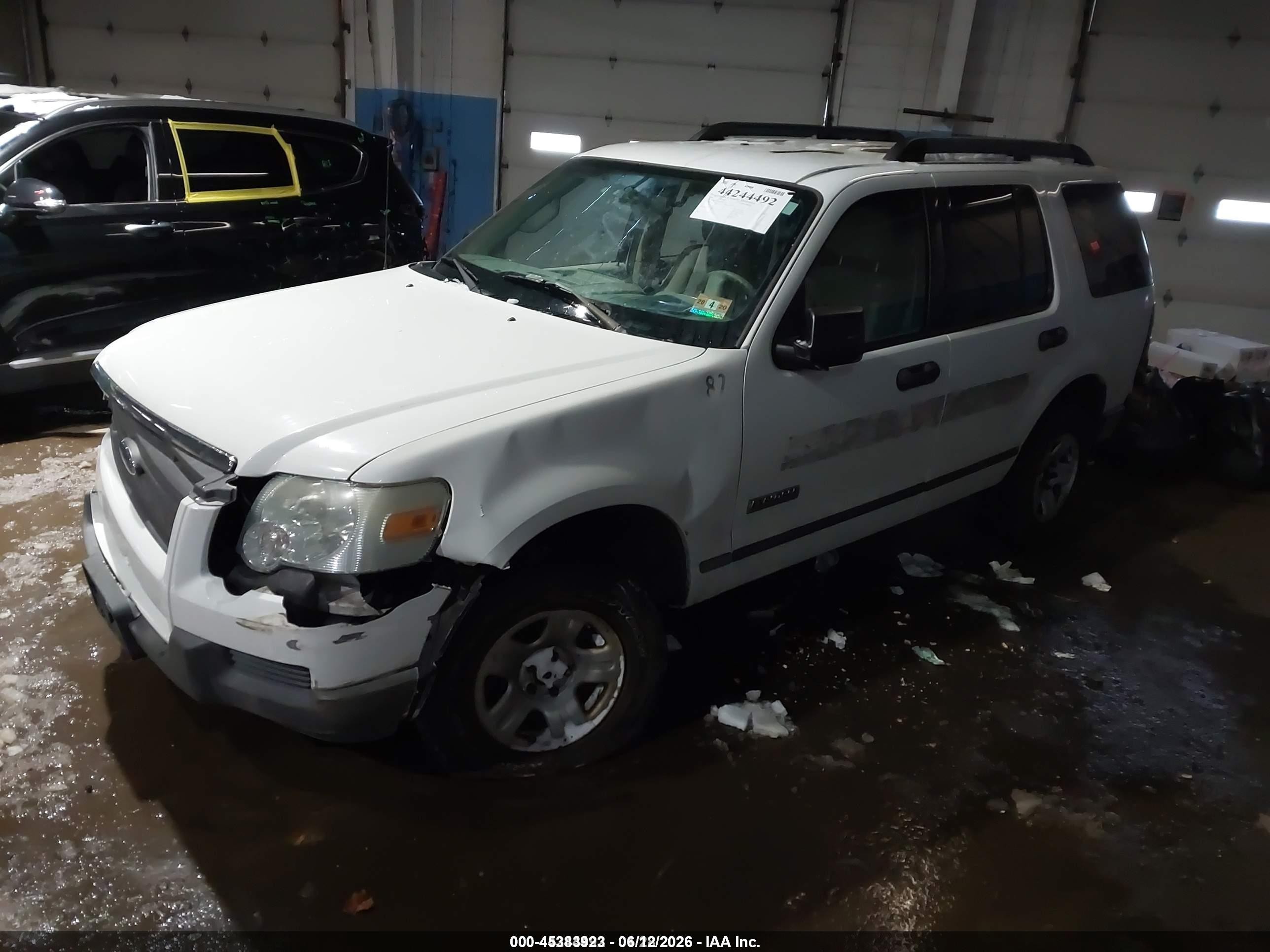 2006 Ford Explorer Xls White vin: 1FMEU72E86UB11369