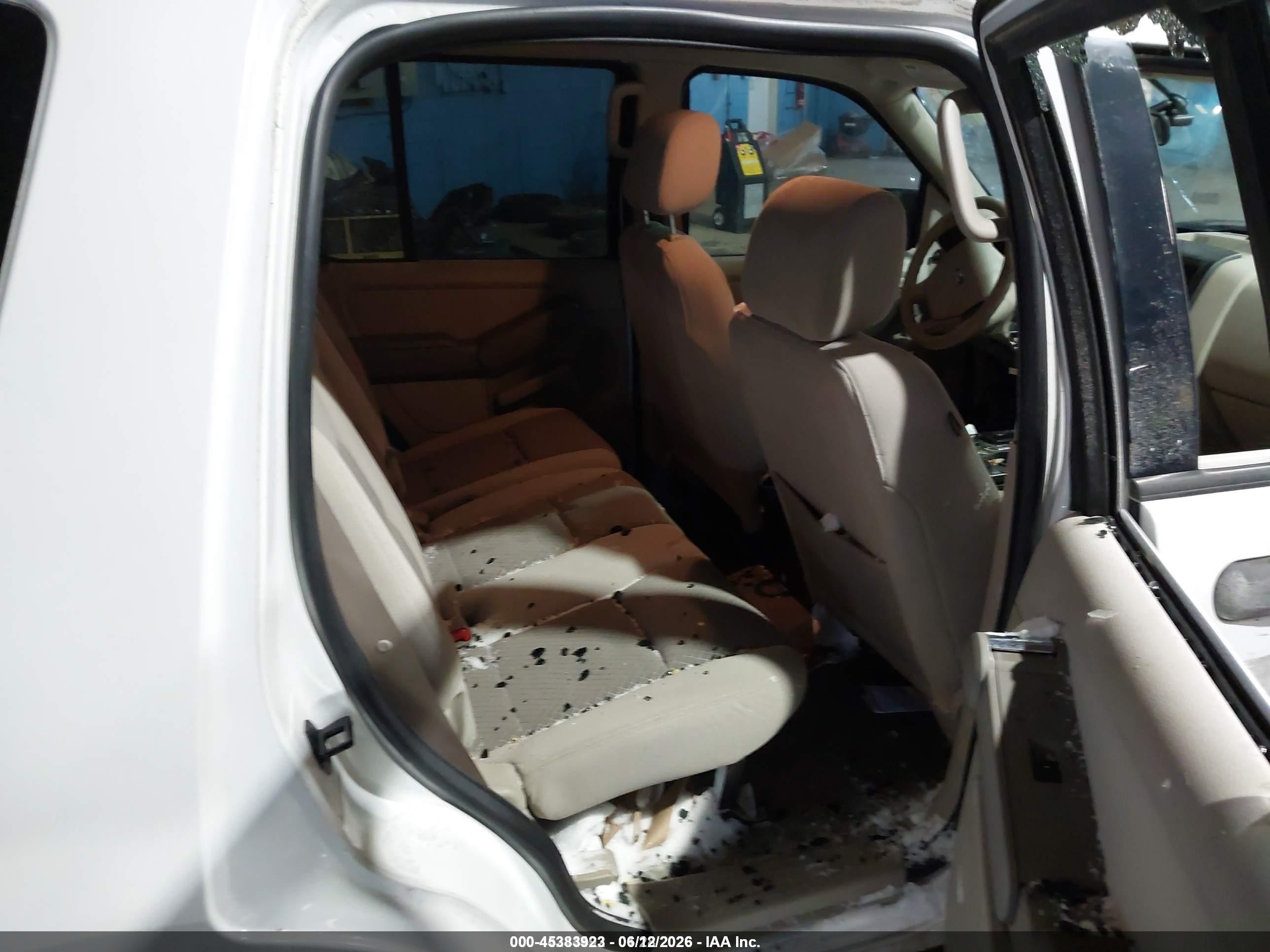 2006 Ford Explorer Xls White vin: 1FMEU72E86UB11369