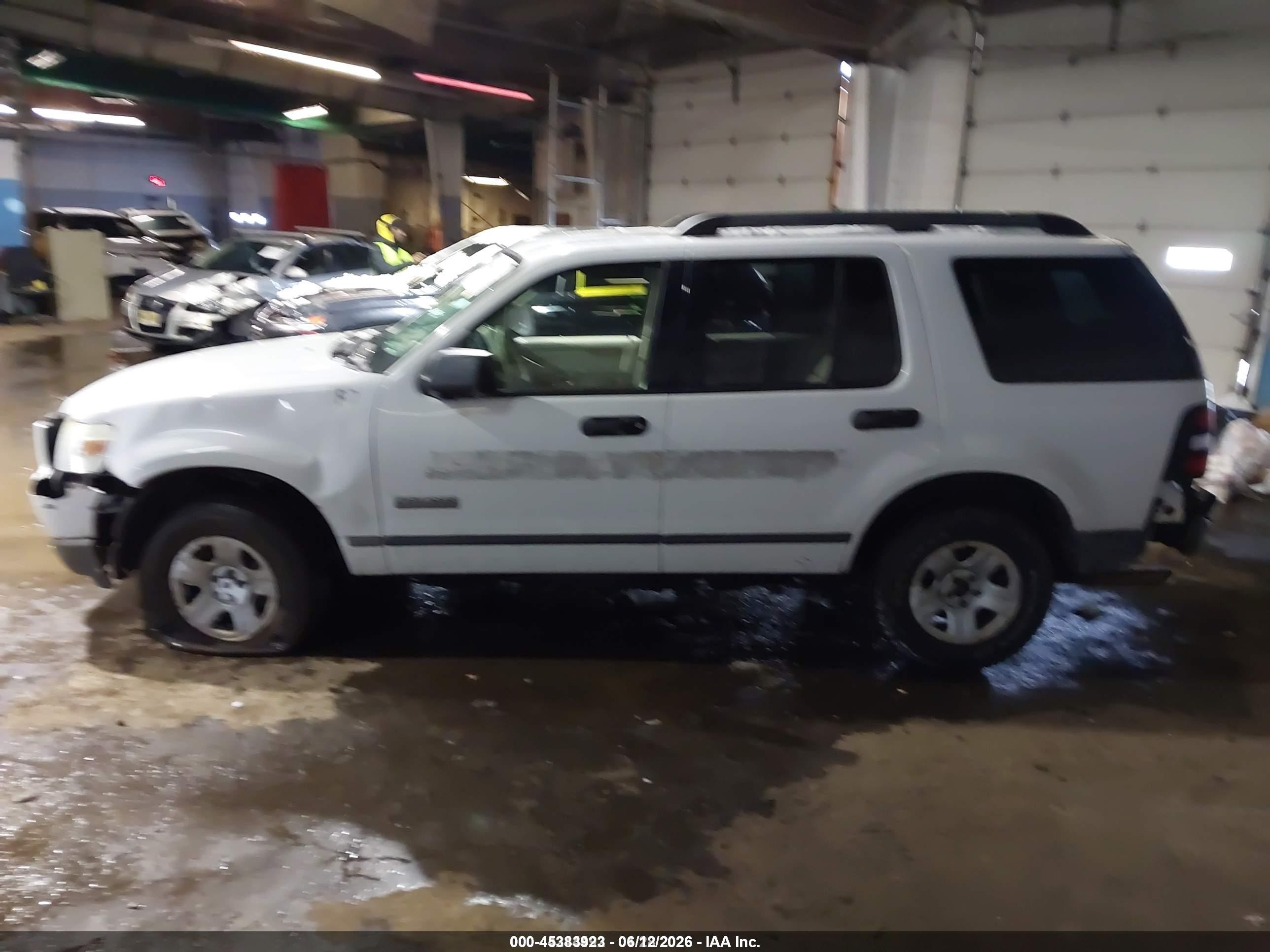 2006 Ford Explorer Xls White vin: 1FMEU72E86UB11369
