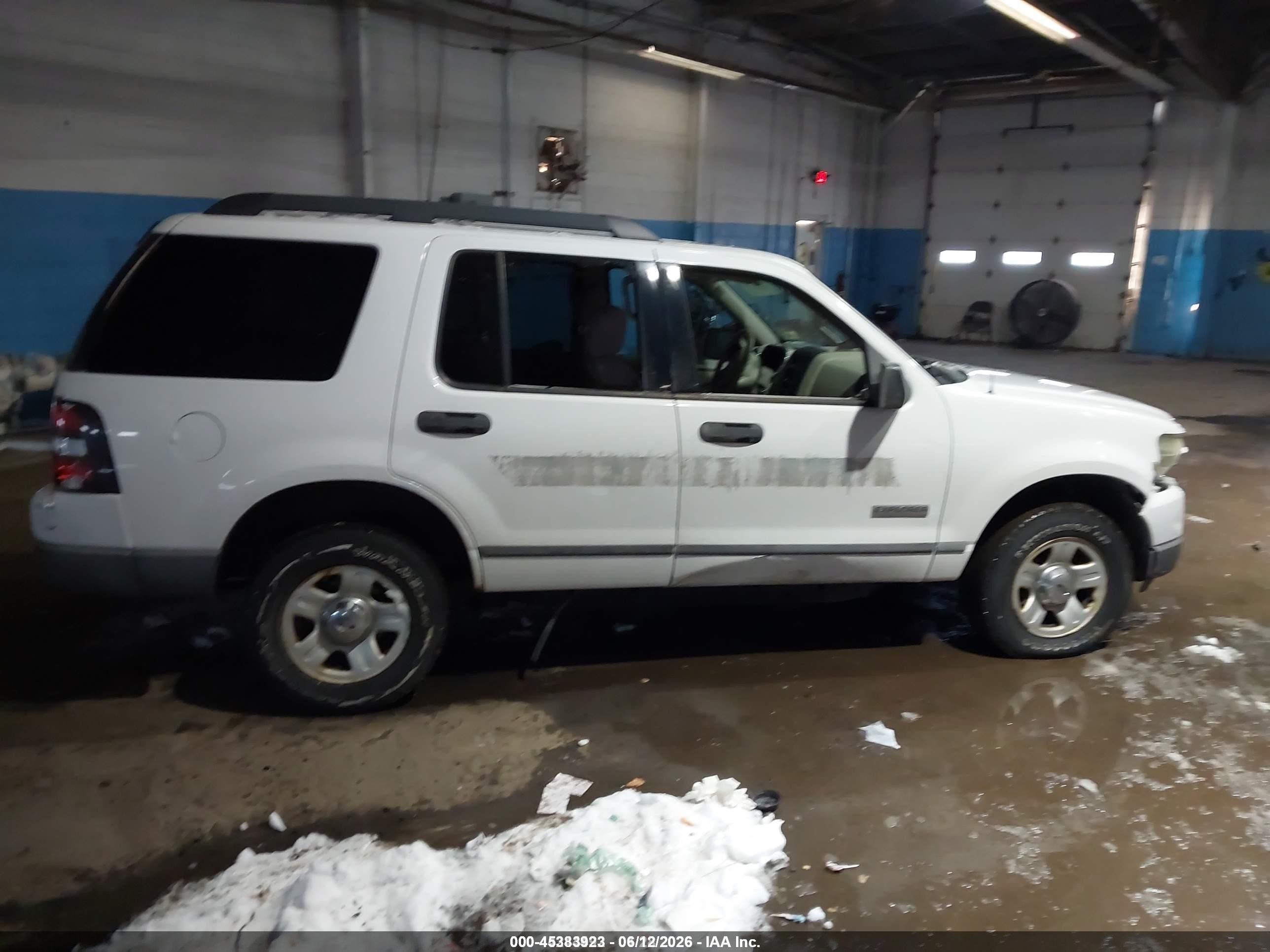 2006 Ford Explorer Xls White vin: 1FMEU72E86UB11369