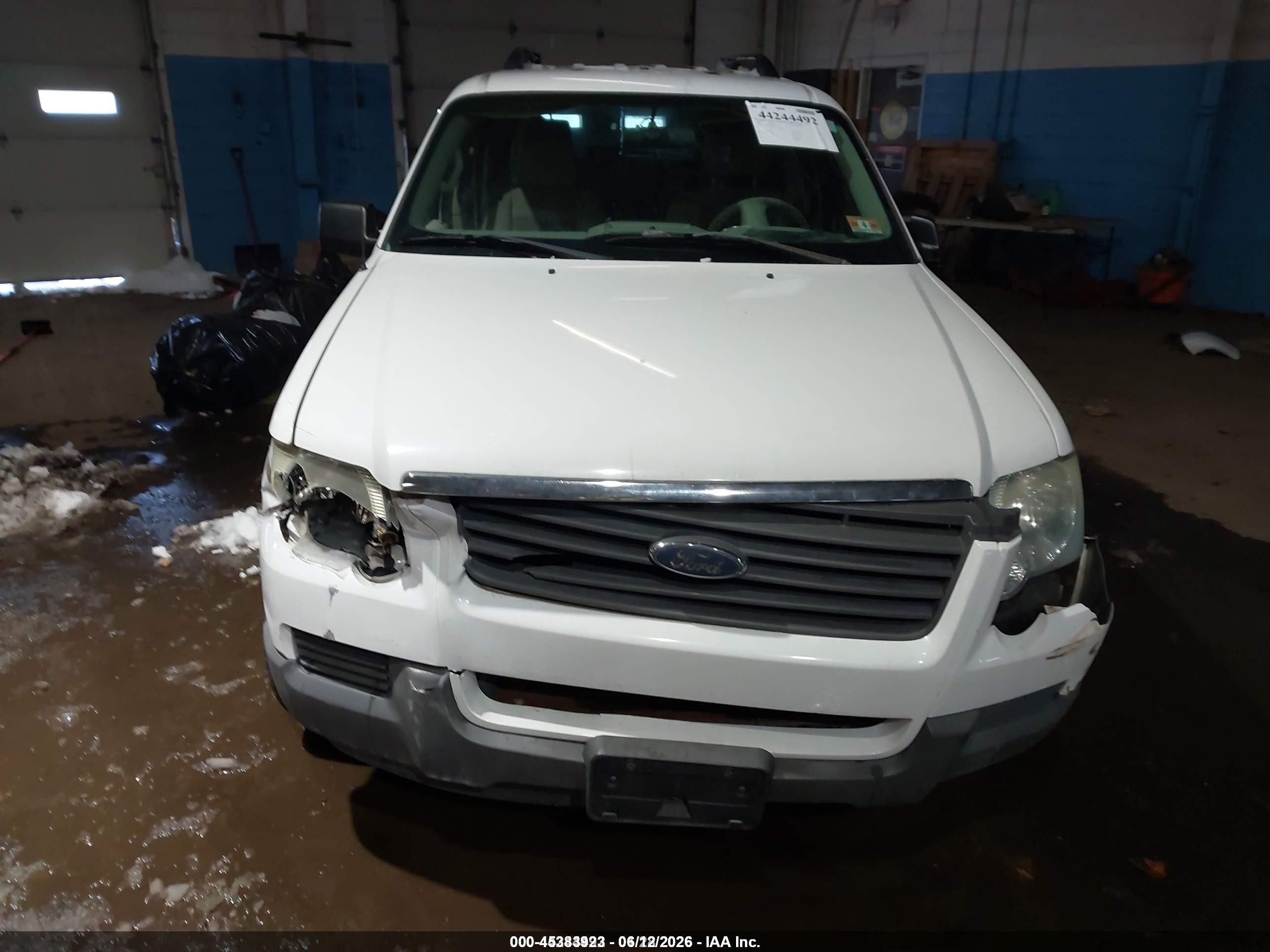 2006 Ford Explorer Xls White vin: 1FMEU72E86UB11369