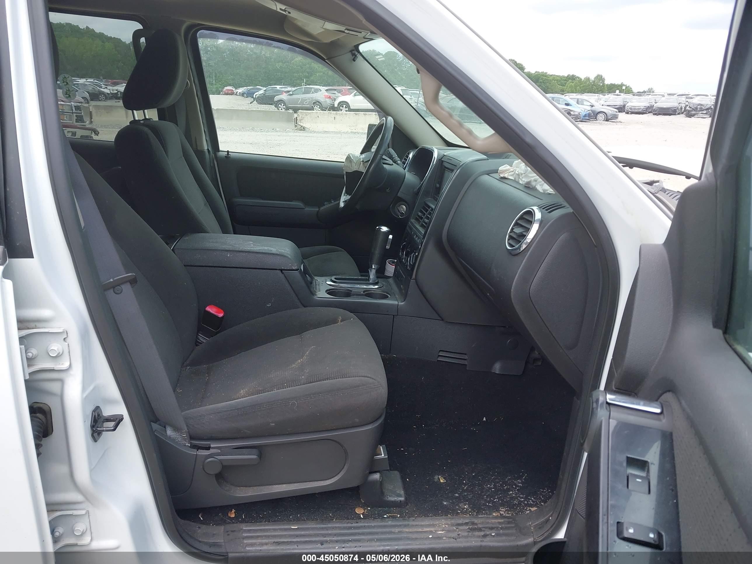2009 Ford Explorer Xlt White vin: 1FMEU73809UA13997