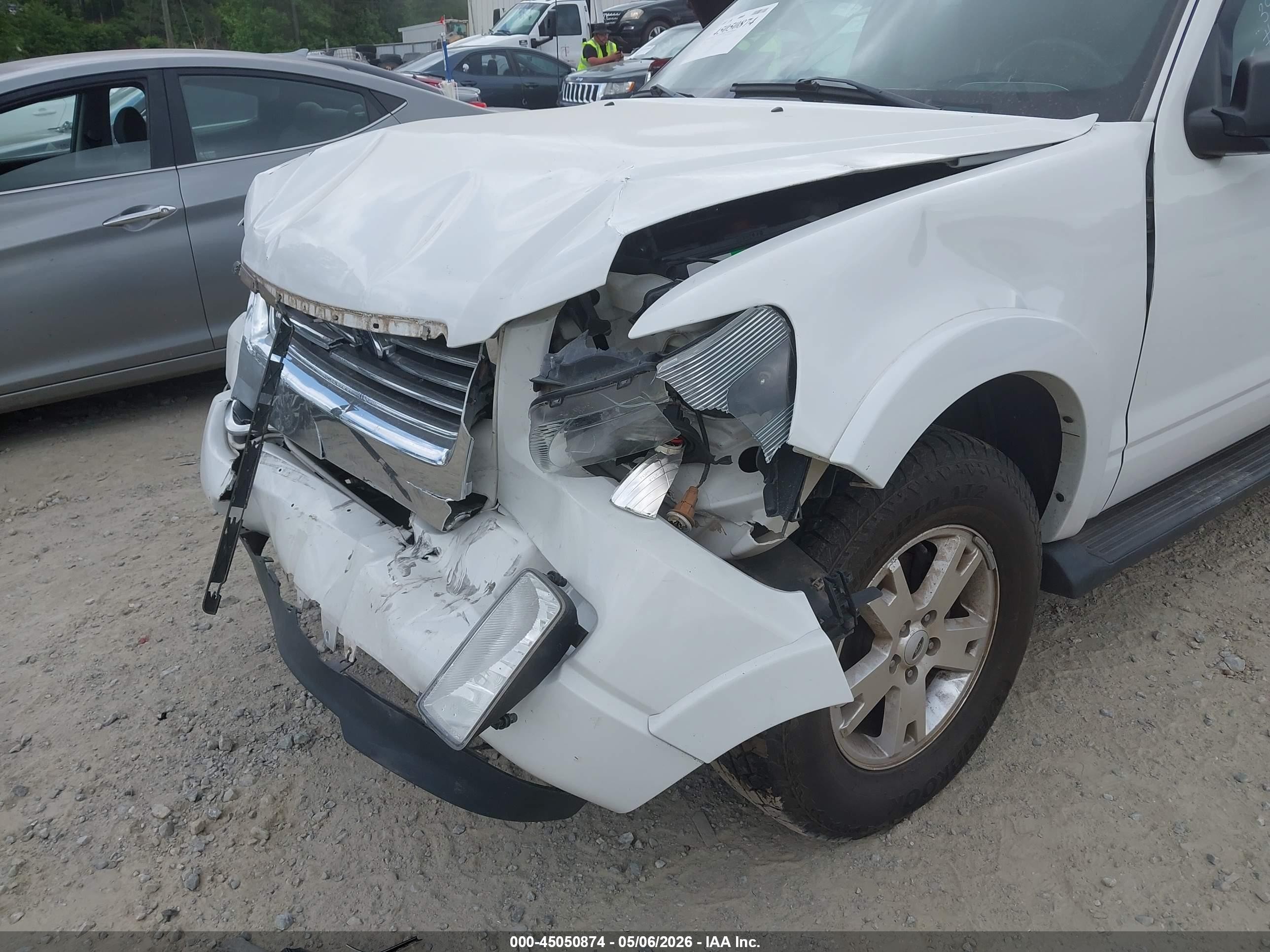 2009 Ford Explorer Xlt White vin: 1FMEU73809UA13997