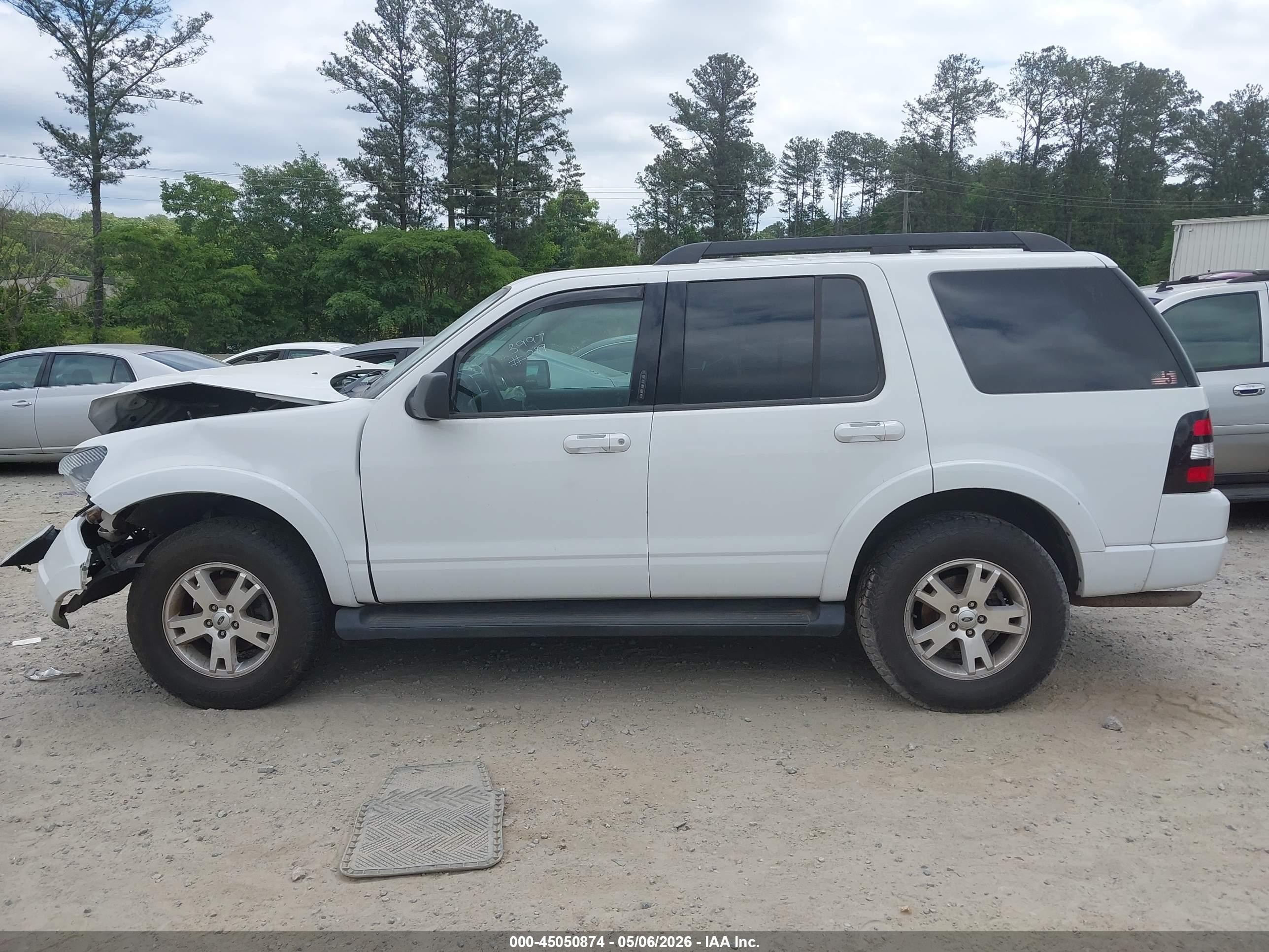 2009 Ford Explorer Xlt White vin: 1FMEU73809UA13997