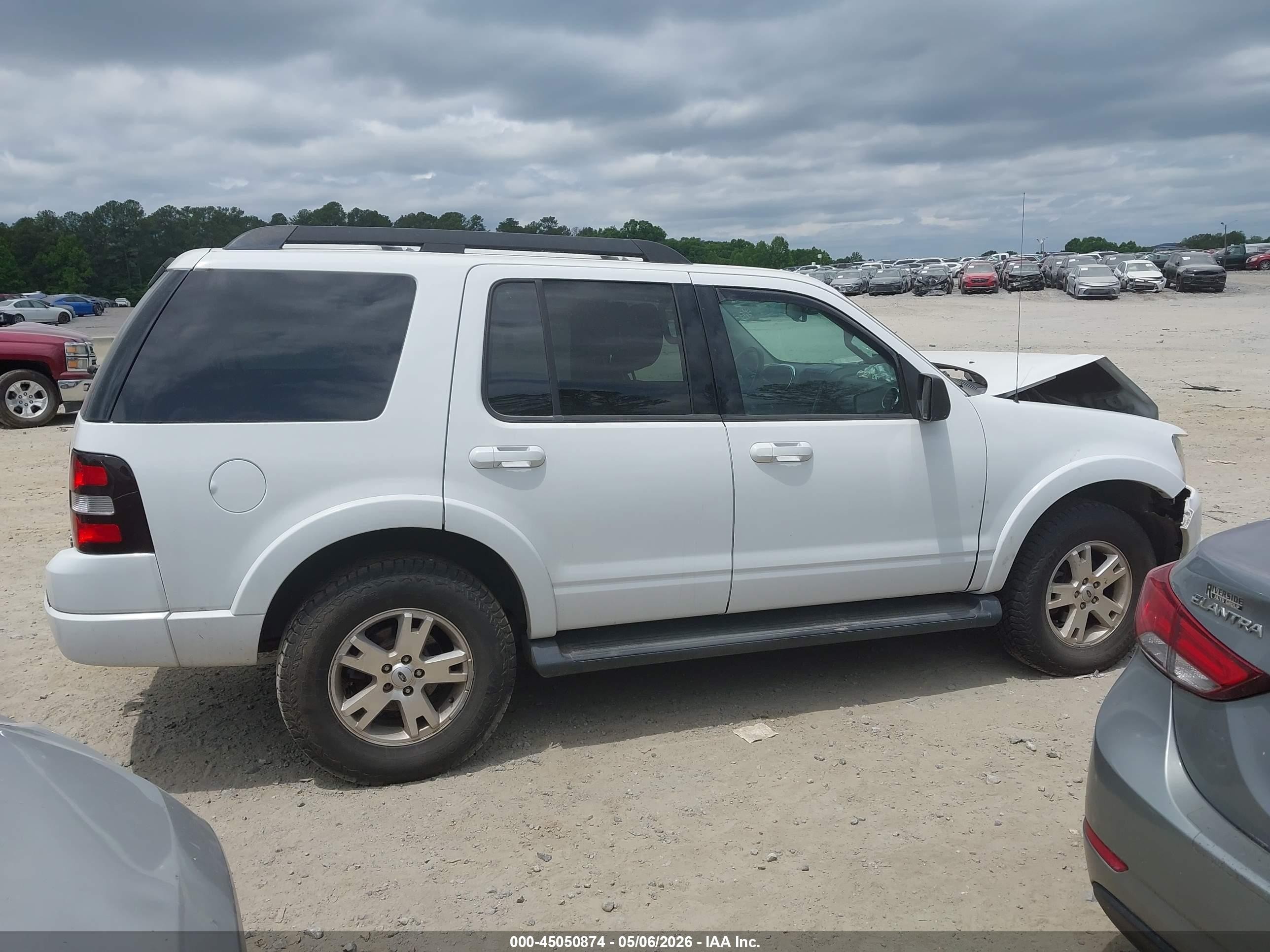 2009 Ford Explorer Xlt White vin: 1FMEU73809UA13997