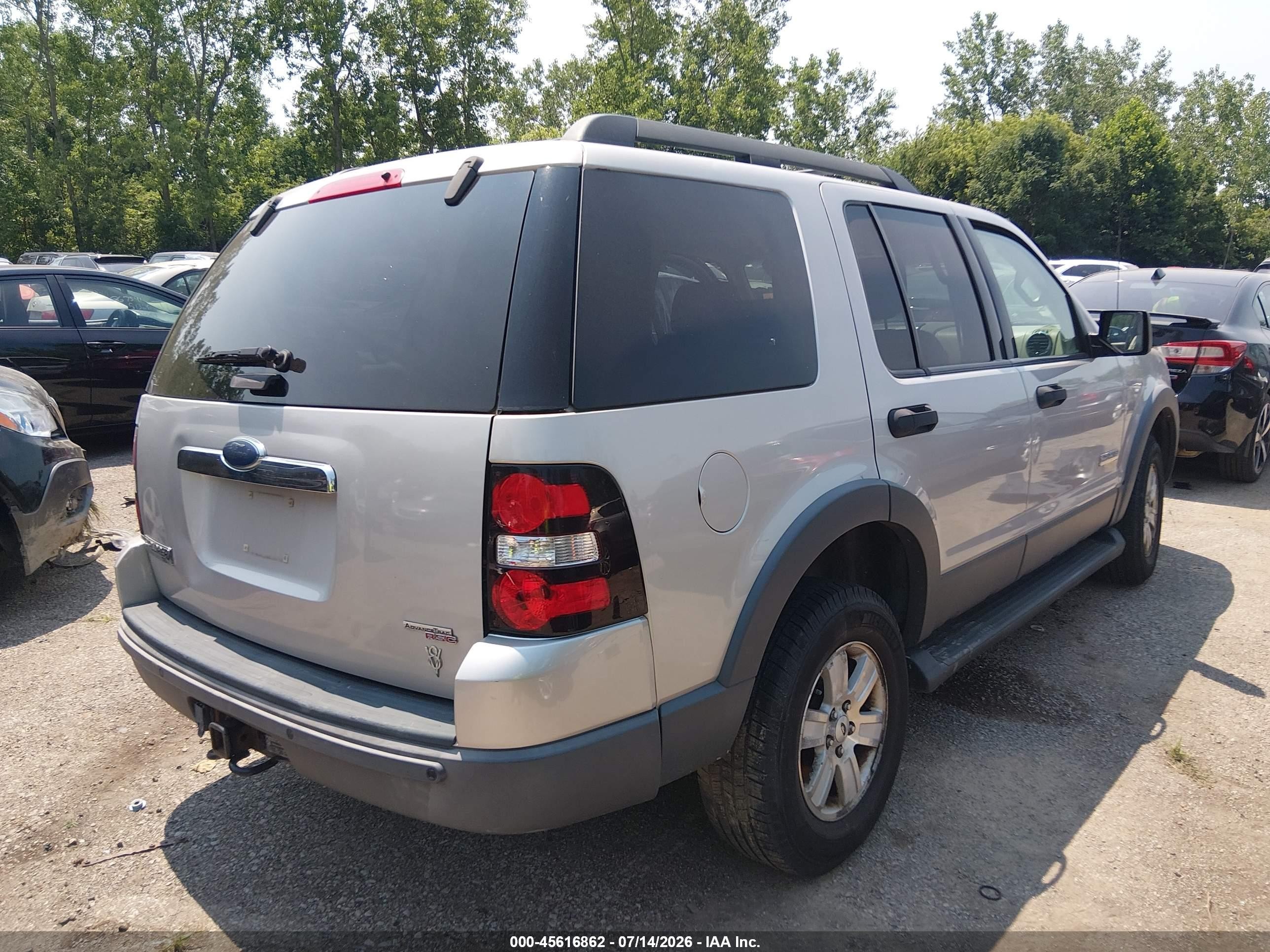 2006 Ford Explorer Xlt Серебряный vin: 1FMEU73816ZA13053