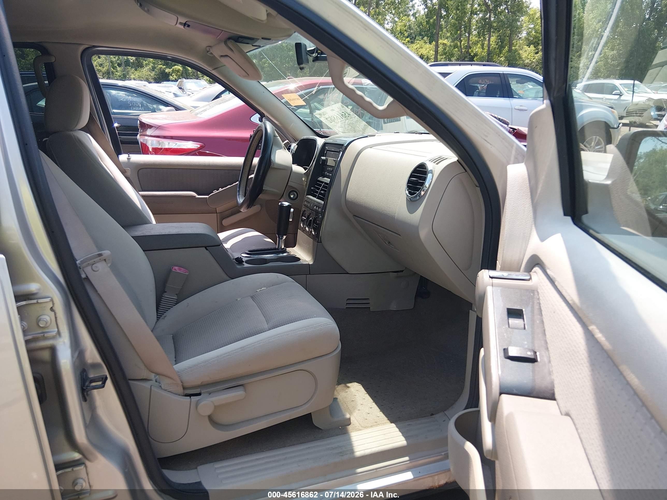 2006 Ford Explorer Xlt Серебряный vin: 1FMEU73816ZA13053