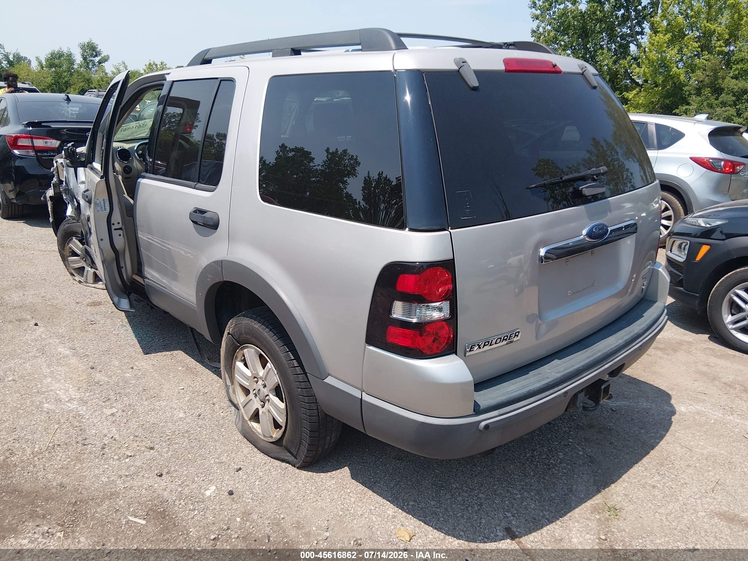 2006 Ford Explorer Xlt Серебряный vin: 1FMEU73816ZA13053
