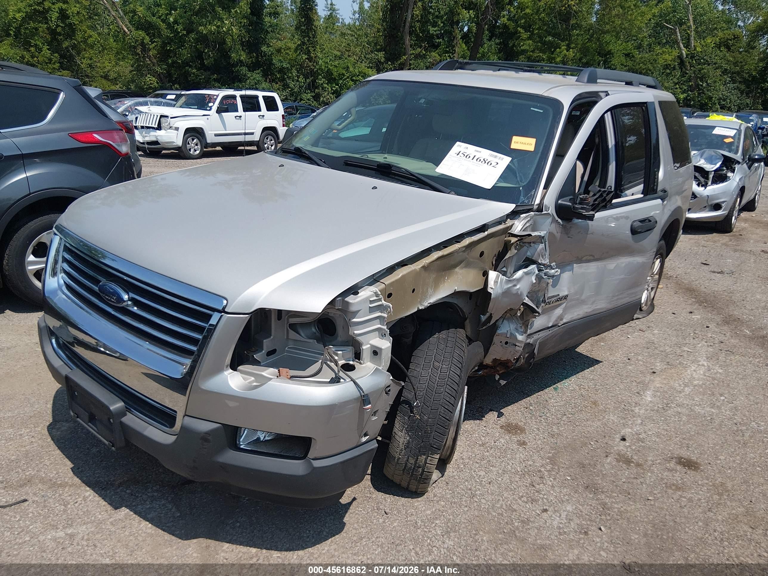 2006 Ford Explorer Xlt Серебряный vin: 1FMEU73816ZA13053