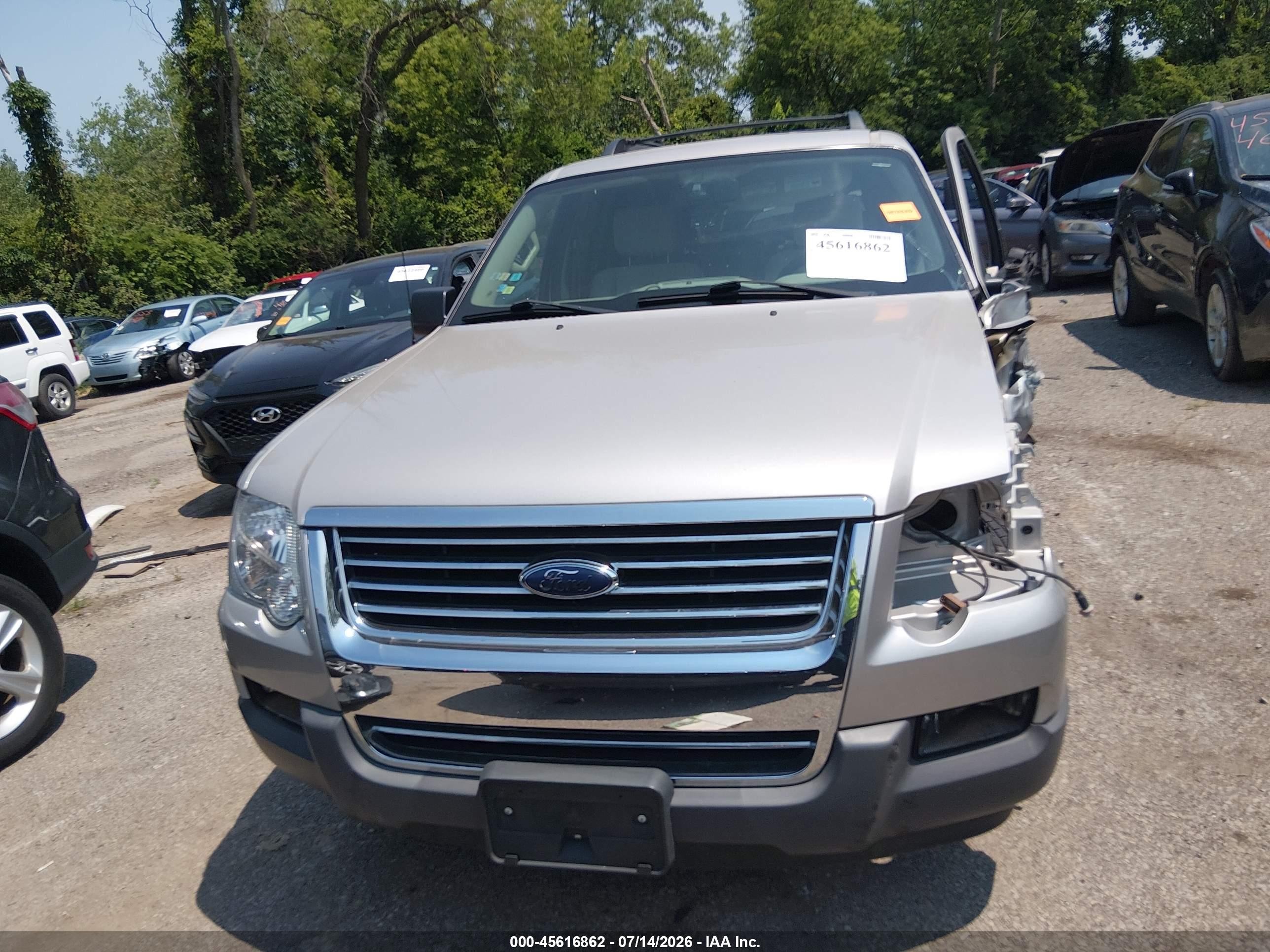 2006 Ford Explorer Xlt Серебряный vin: 1FMEU73816ZA13053