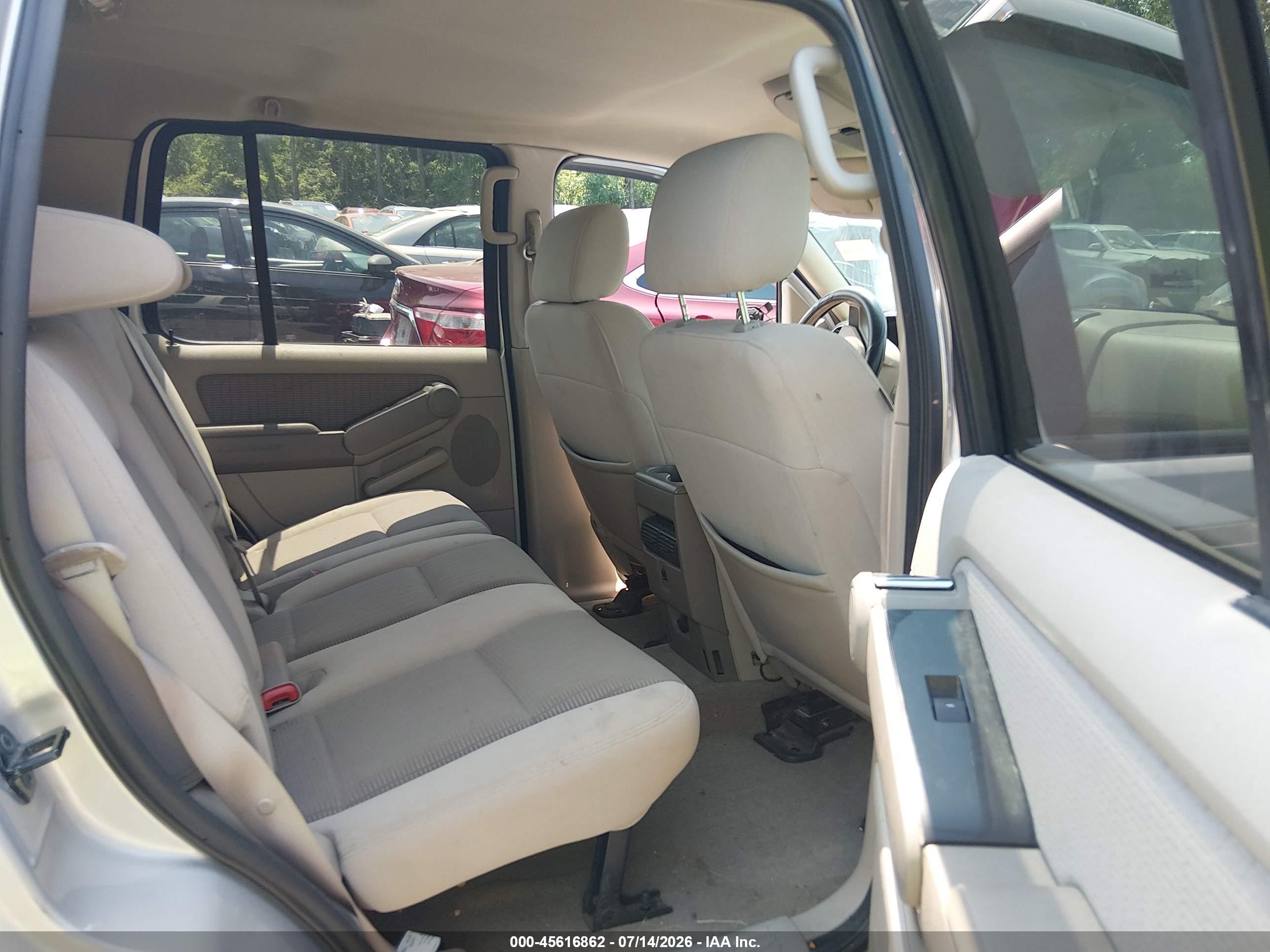 2006 Ford Explorer Xlt Серебряный vin: 1FMEU73816ZA13053
