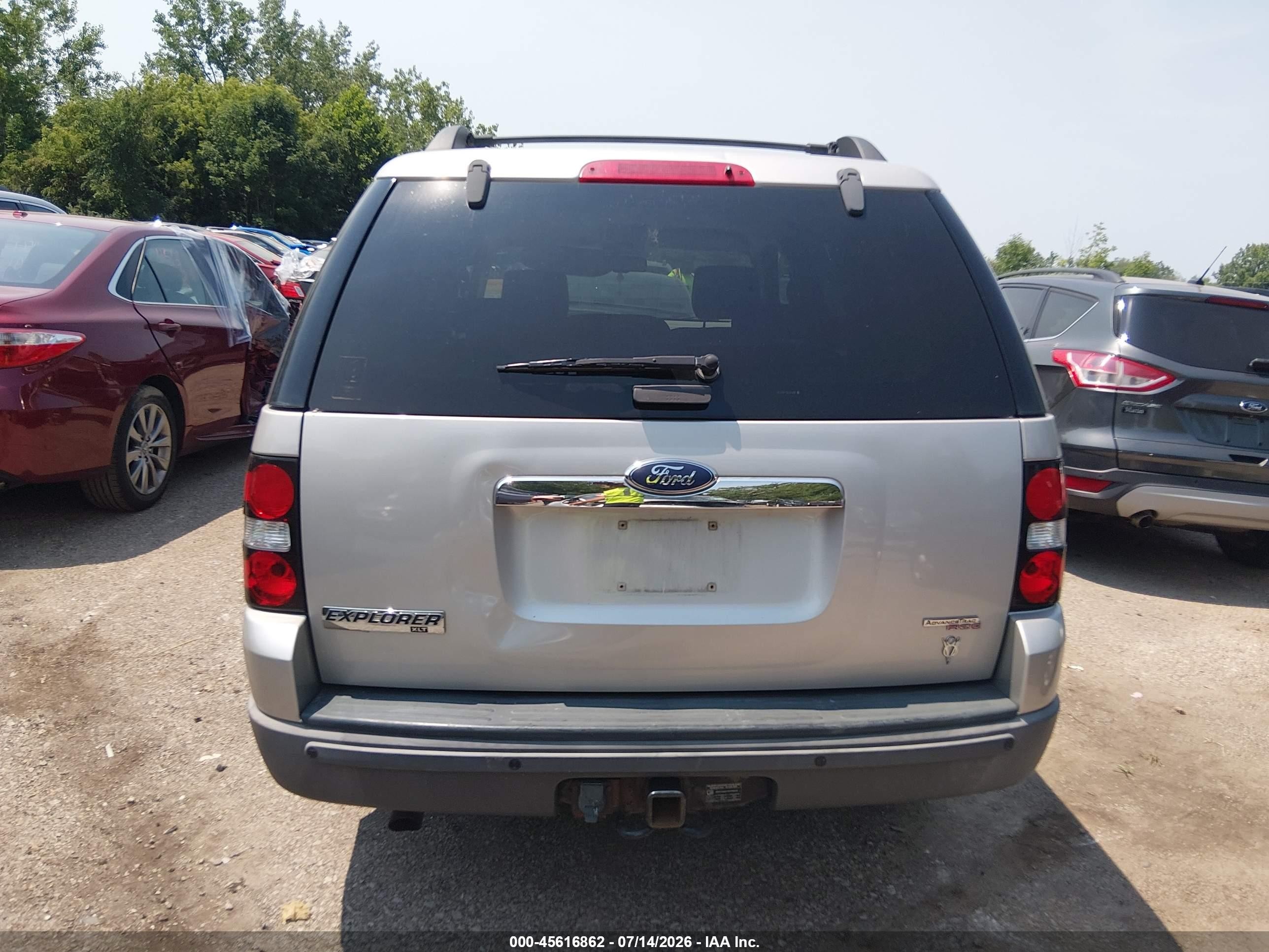 2006 Ford Explorer Xlt Серебряный vin: 1FMEU73816ZA13053