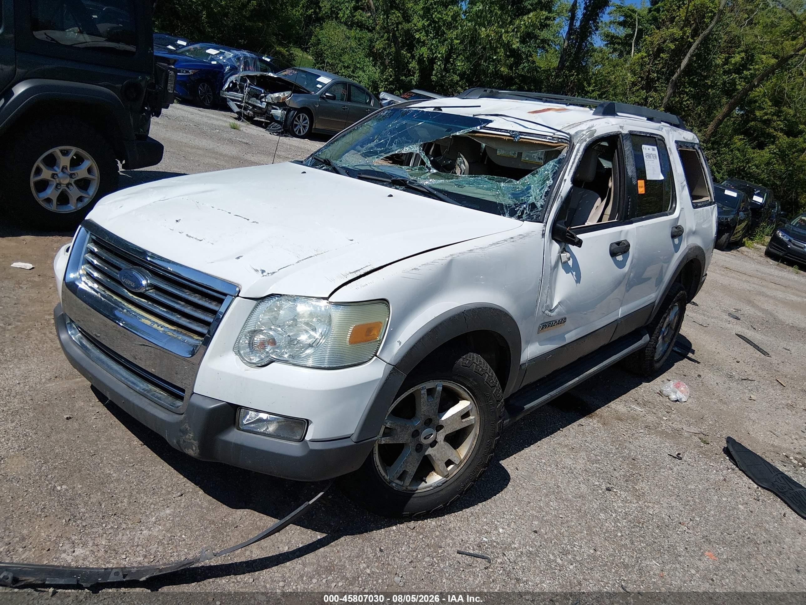 2006 Ford Explorer Xlt White vin: 1FMEU73846UB12351