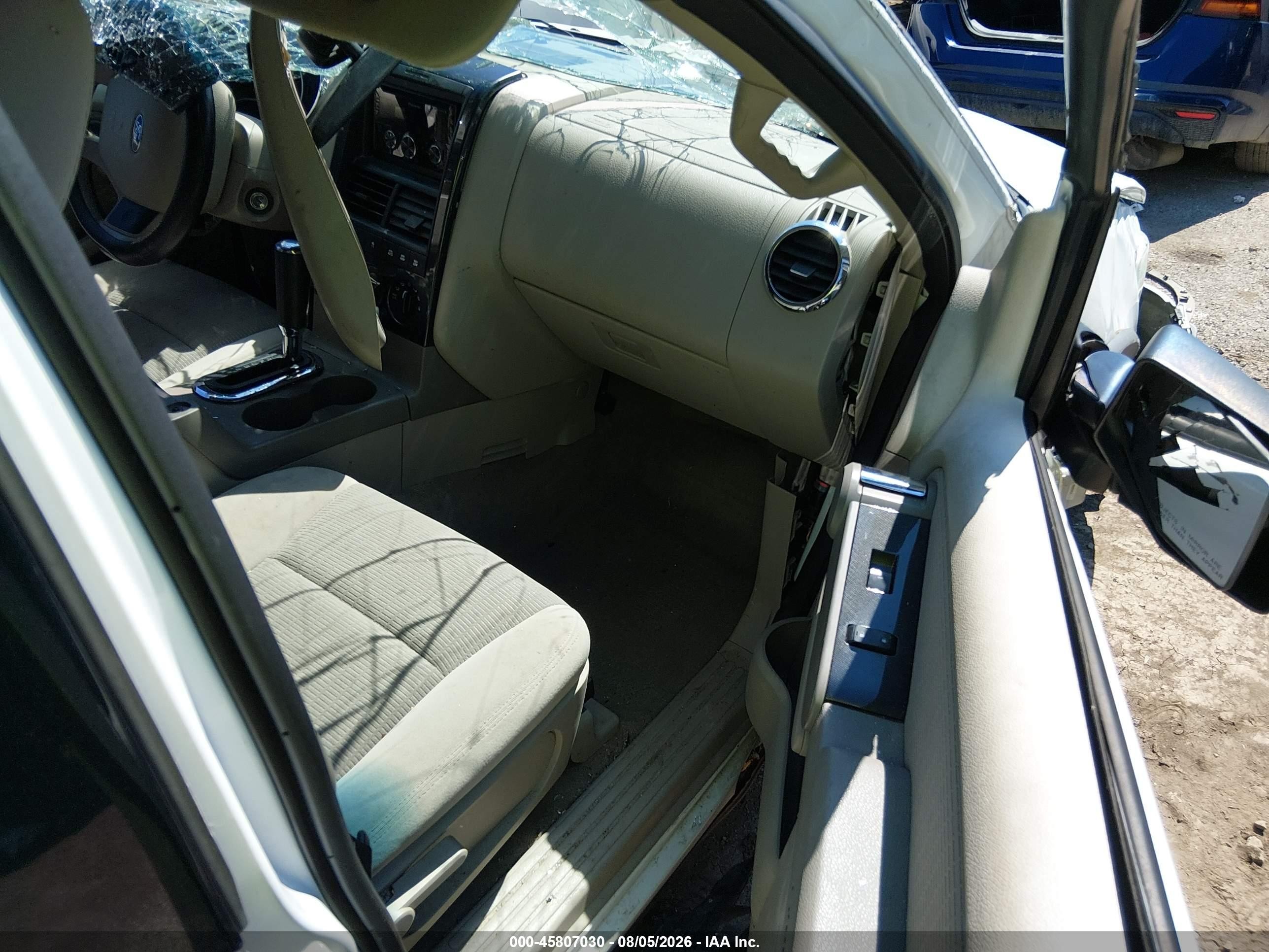 2006 Ford Explorer Xlt White vin: 1FMEU73846UB12351