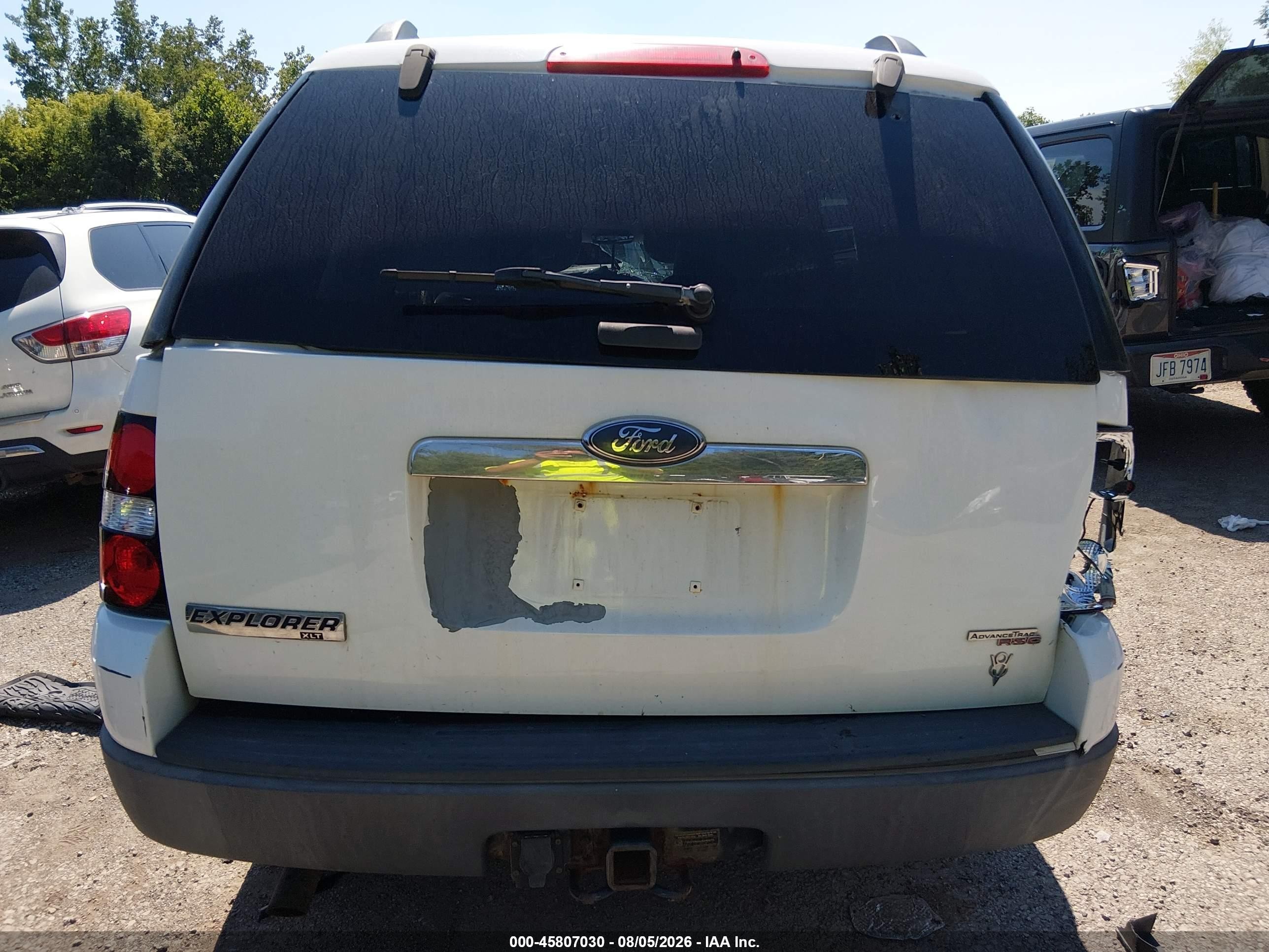 2006 Ford Explorer Xlt White vin: 1FMEU73846UB12351