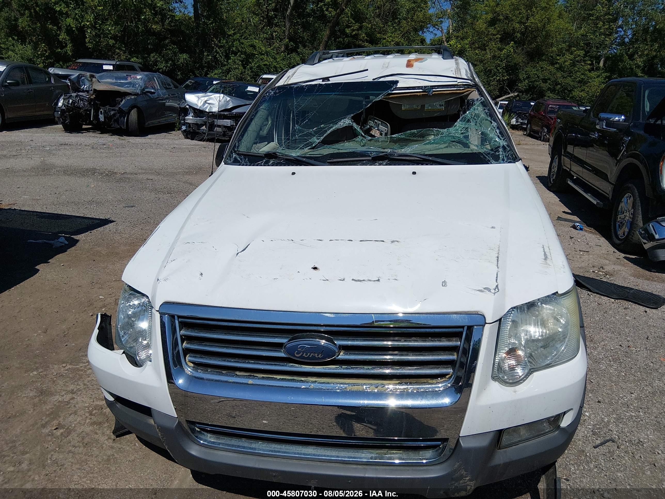 2006 Ford Explorer Xlt White vin: 1FMEU73846UB12351