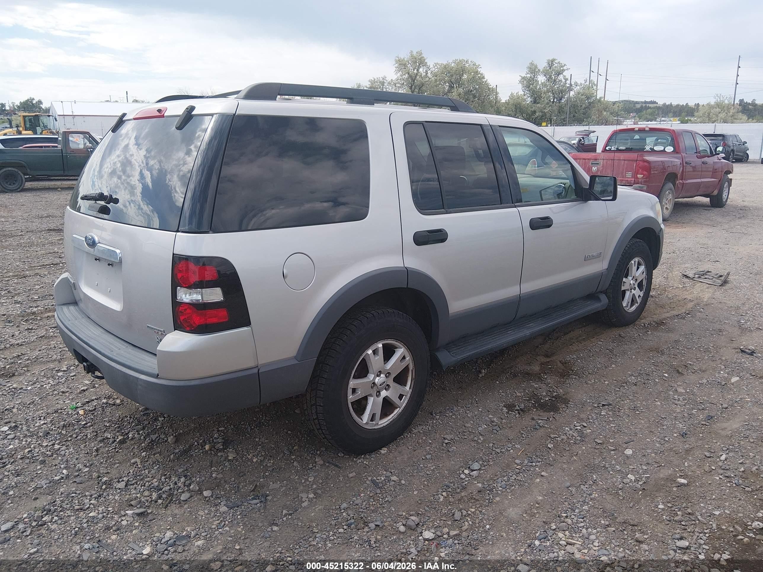 2006 Ford Explorer Xlt Silver vin: 1FMEU73886UB41397