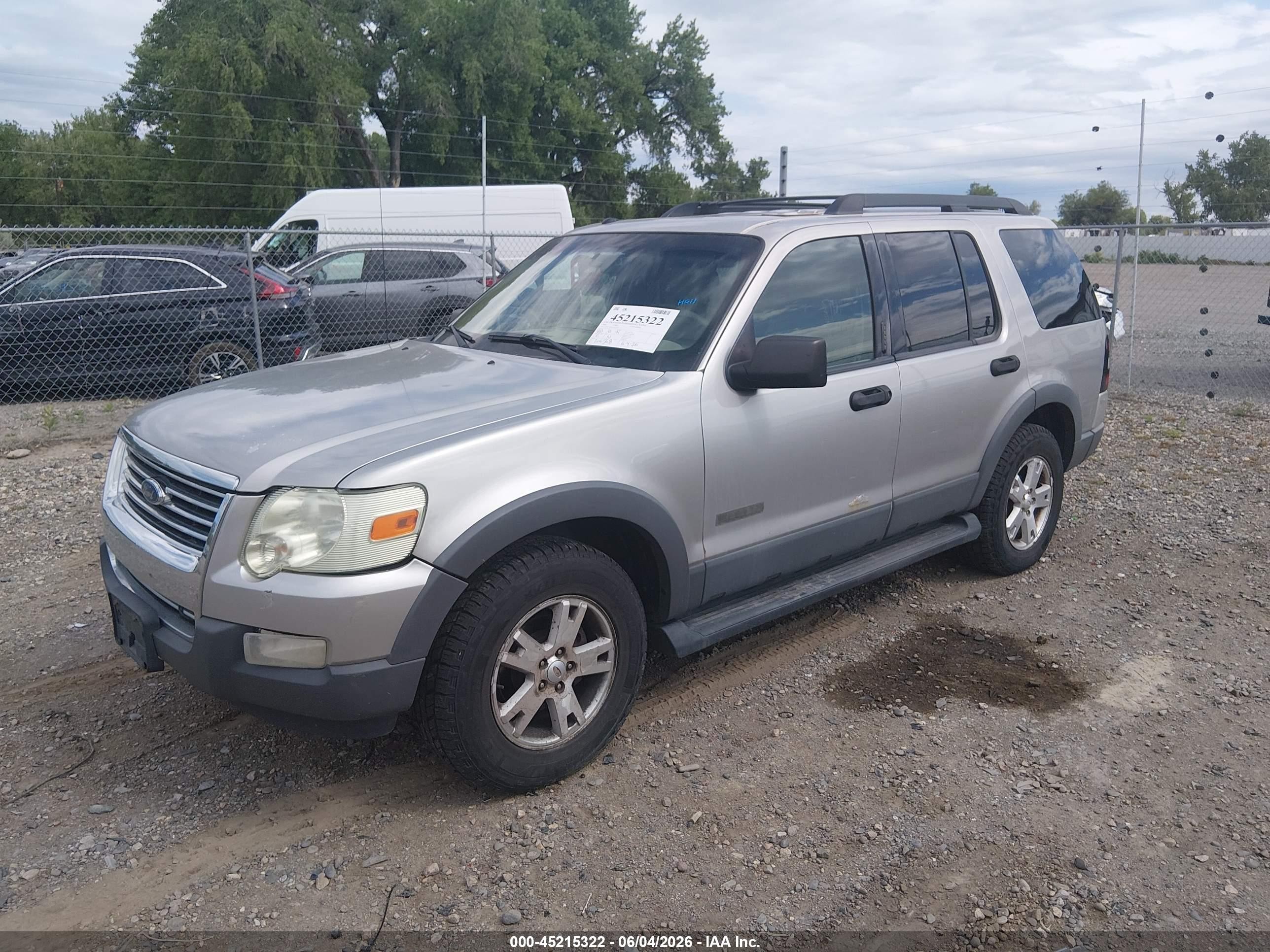 2006 Ford Explorer Xlt Silver vin: 1FMEU73886UB41397