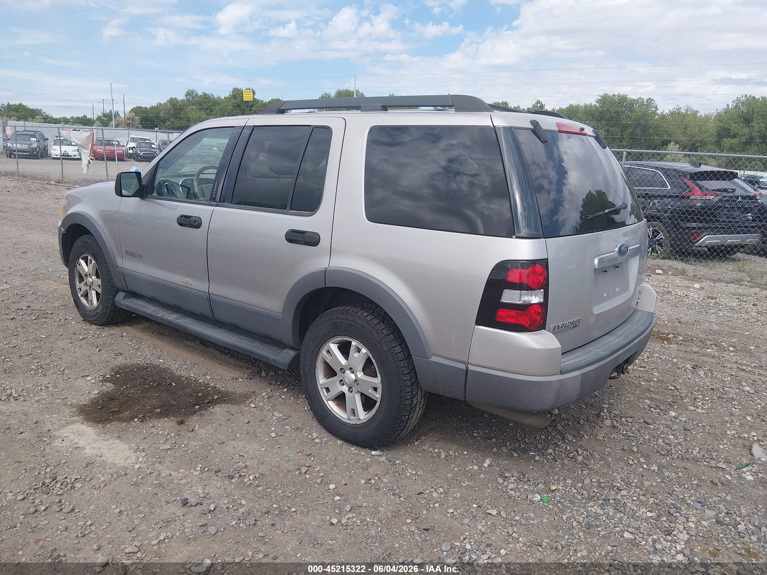 2006 Ford Explorer Xlt Silver vin: 1FMEU73886UB41397
