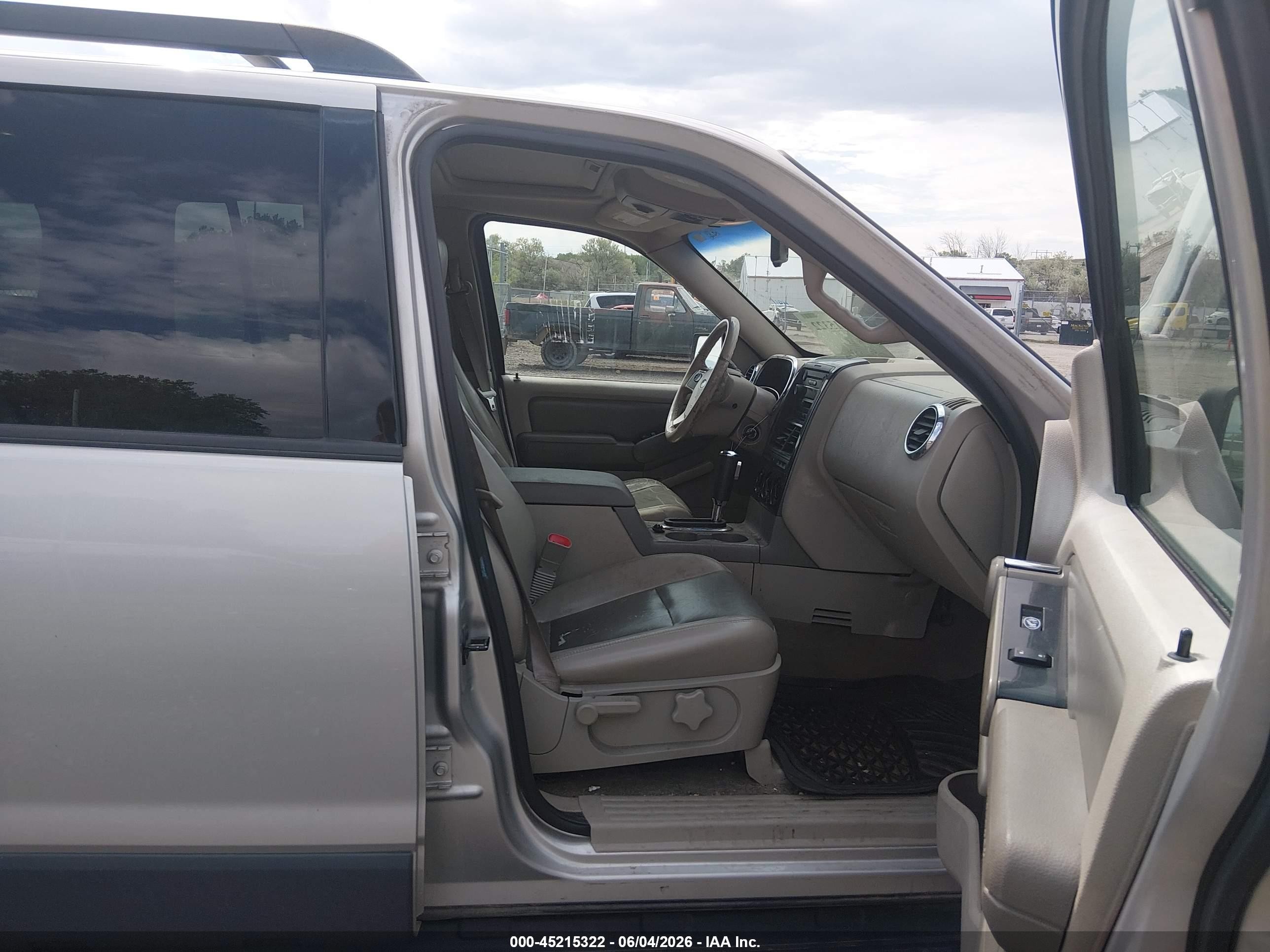 2006 Ford Explorer Xlt Silver vin: 1FMEU73886UB41397