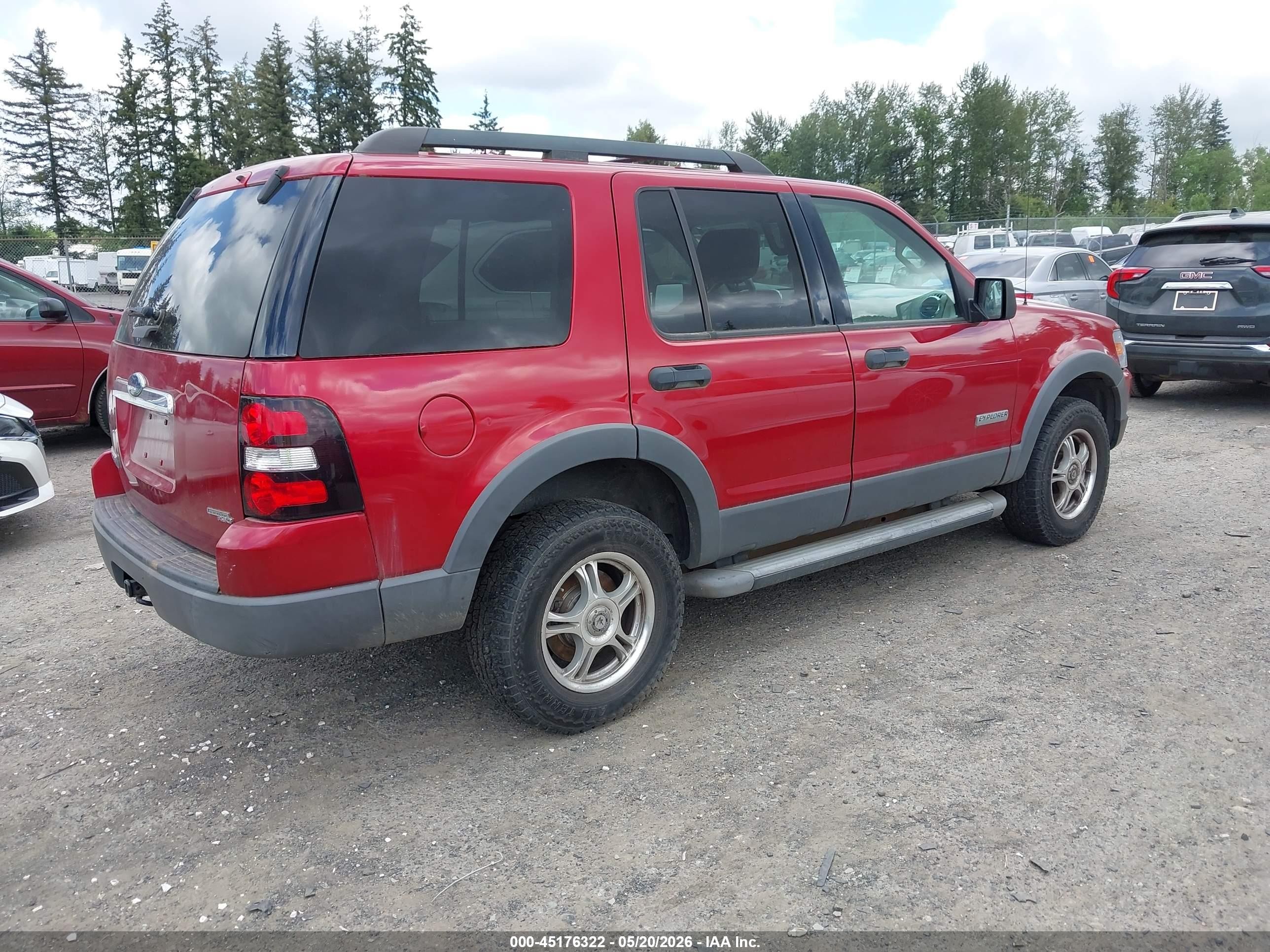 2006 Ford Explorer Xlt Red vin: 1FMEU73E06UB50634