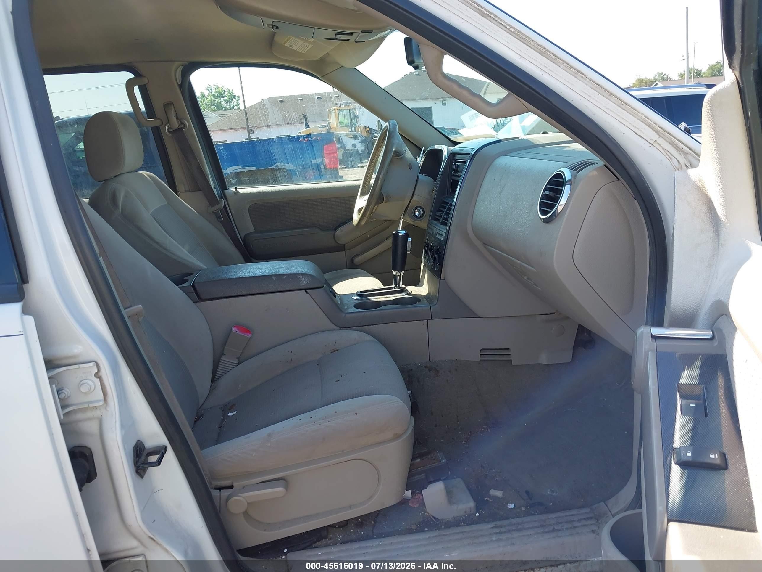 2006 Ford Explorer Xlt White vin: 1FMEU73E06UB60175