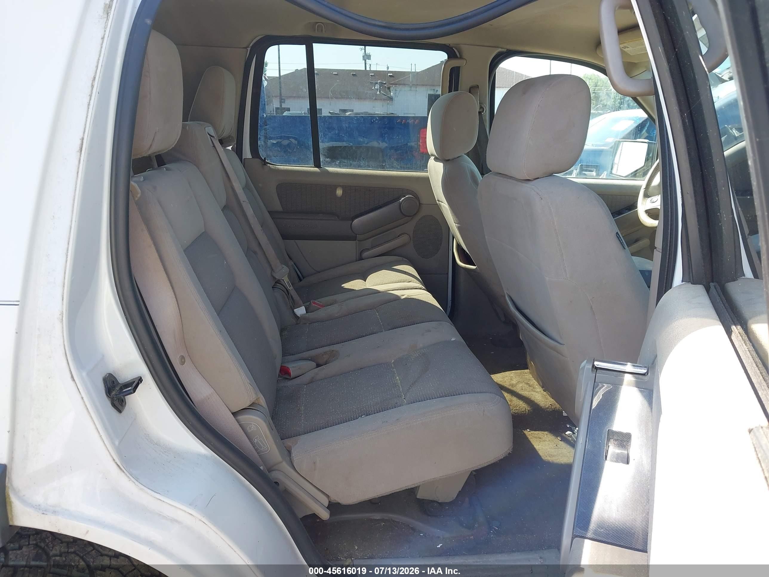 2006 Ford Explorer Xlt White vin: 1FMEU73E06UB60175