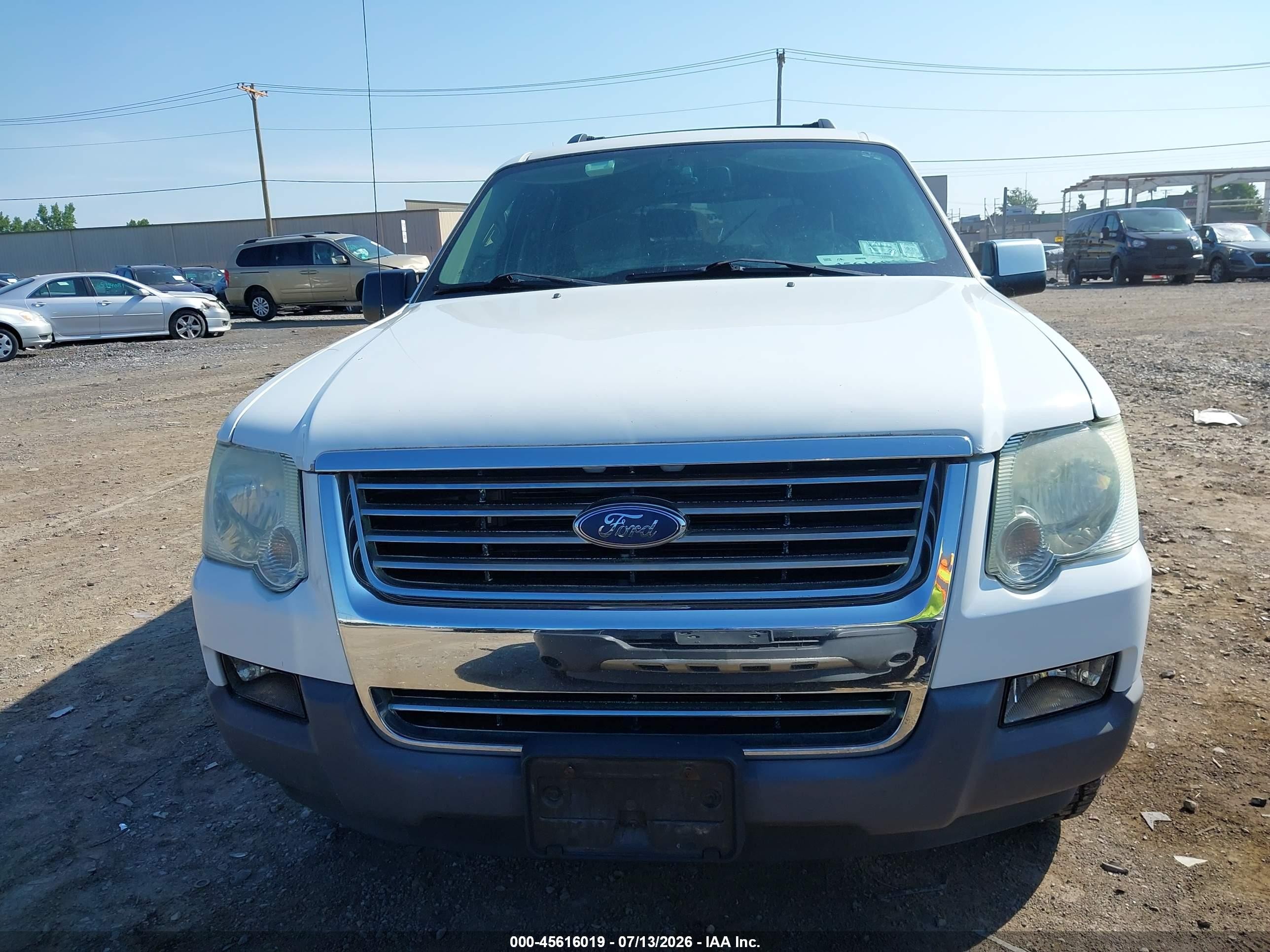 2006 Ford Explorer Xlt White vin: 1FMEU73E06UB60175