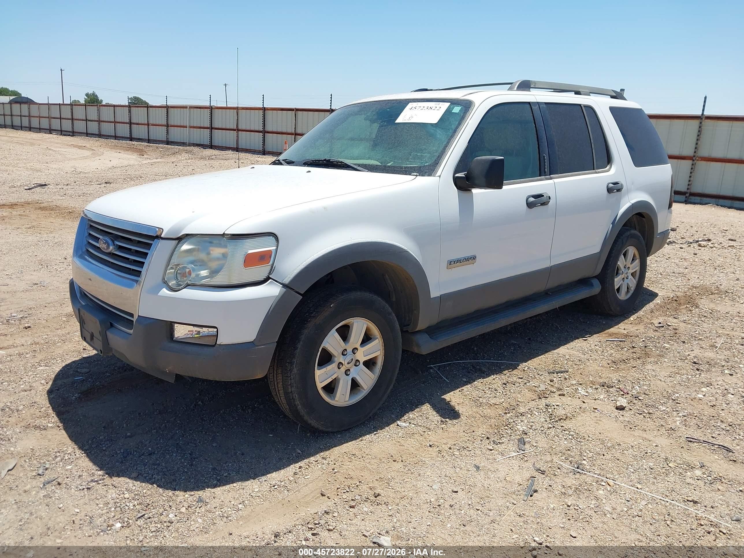 2006 Ford Explorer Xlt White vin: 1FMEU73E06UB64288