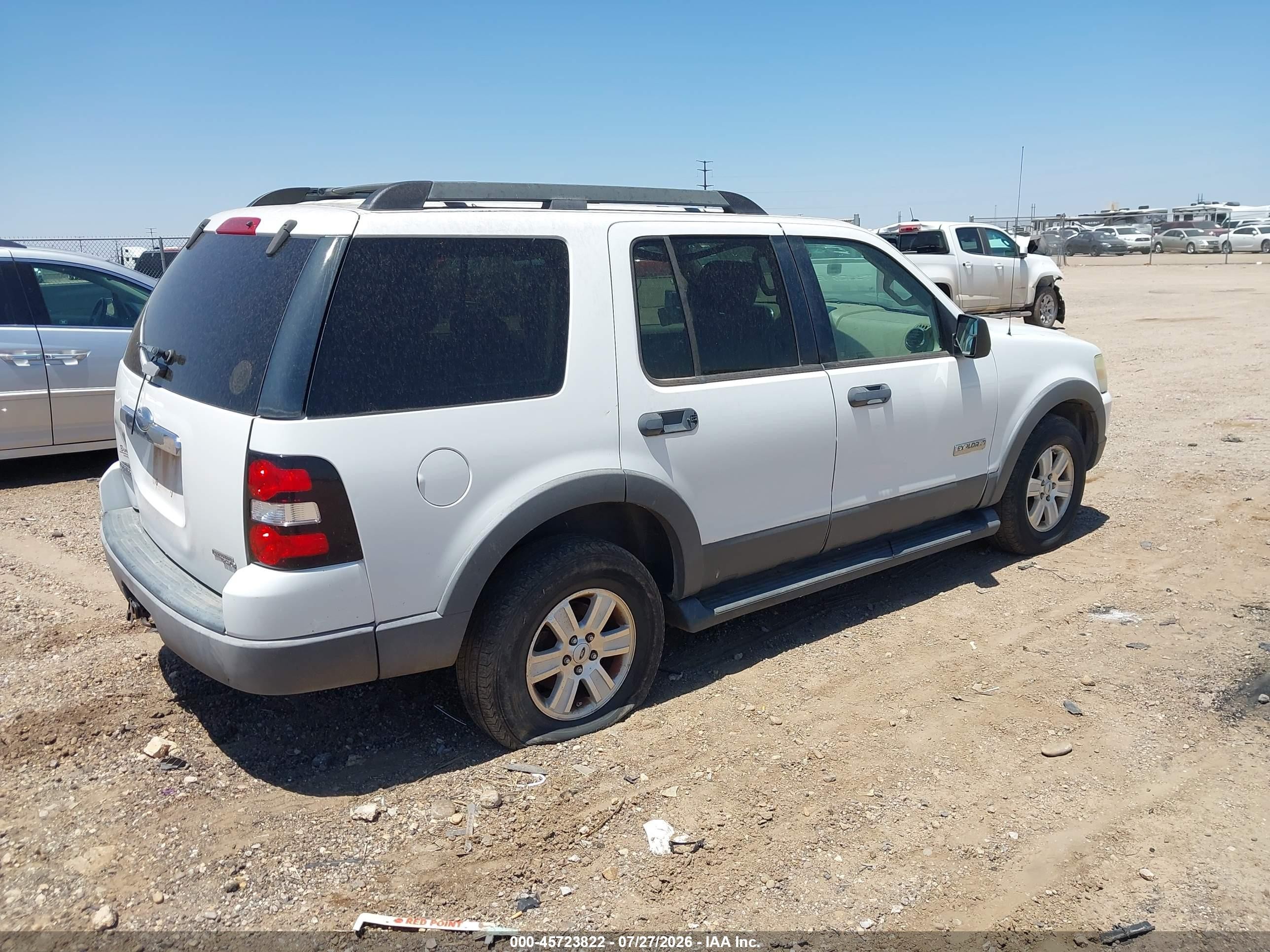 2006 Ford Explorer Xlt White vin: 1FMEU73E06UB64288