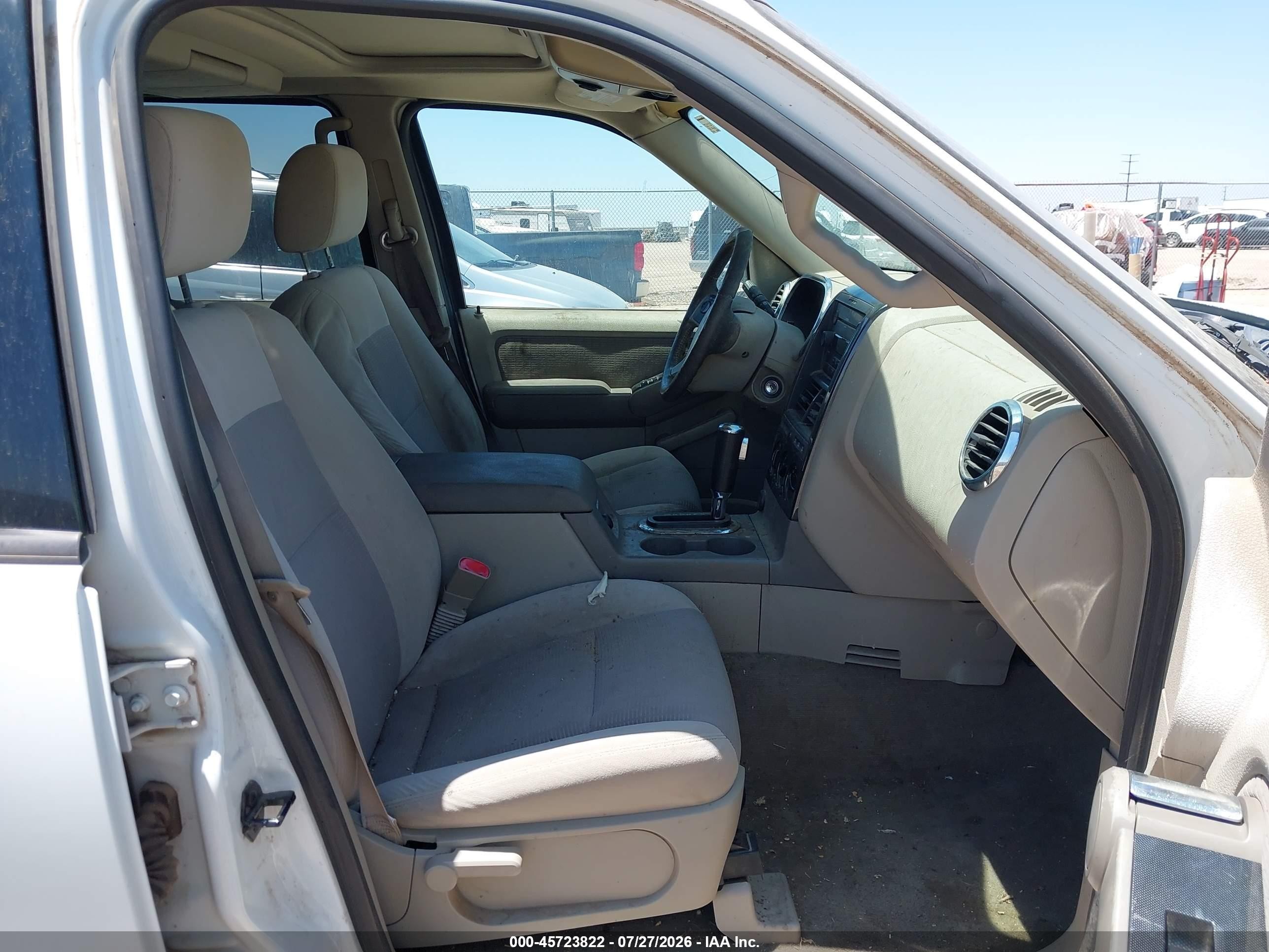 2006 Ford Explorer Xlt White vin: 1FMEU73E06UB64288