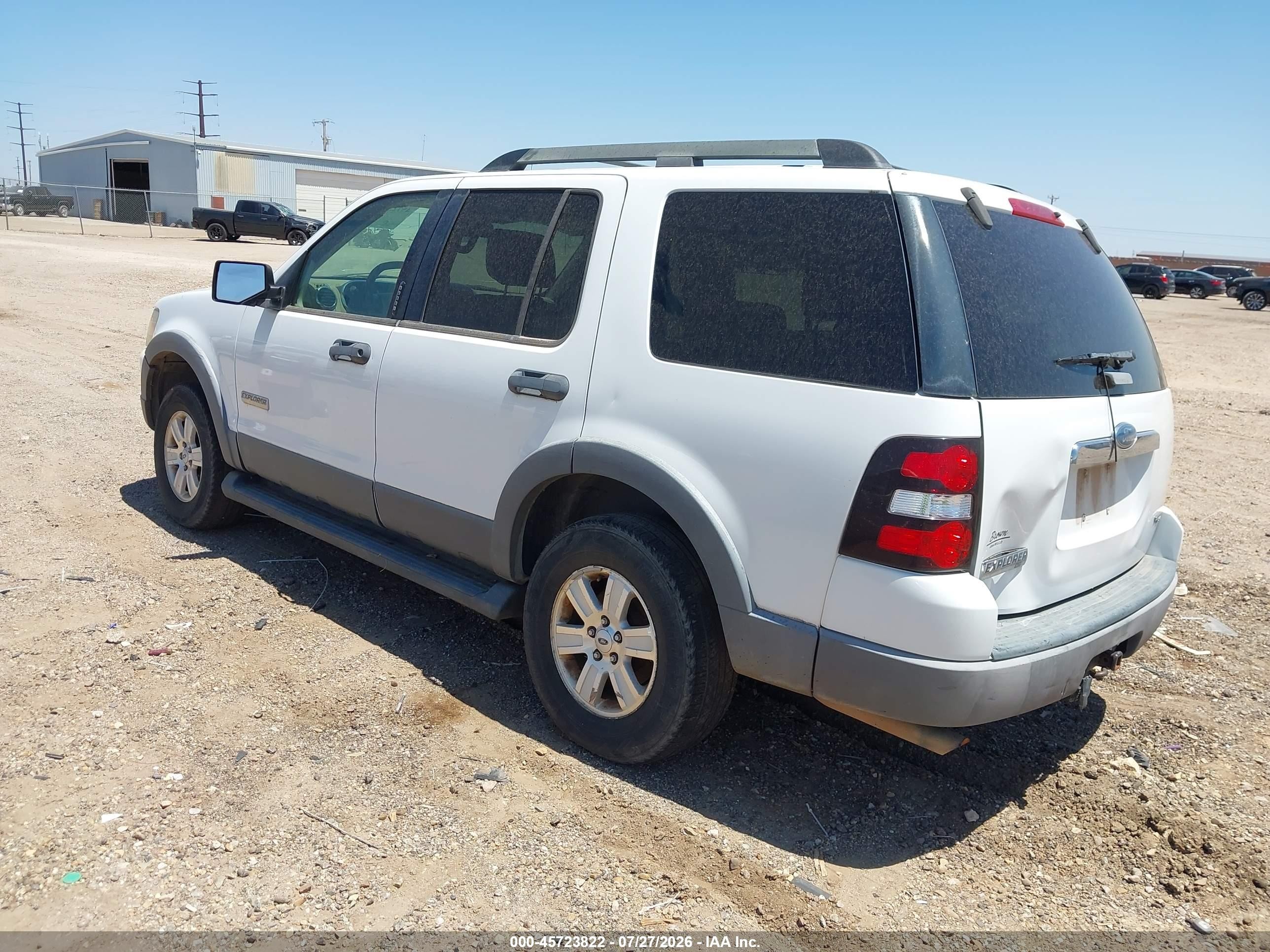 2006 Ford Explorer Xlt White vin: 1FMEU73E06UB64288